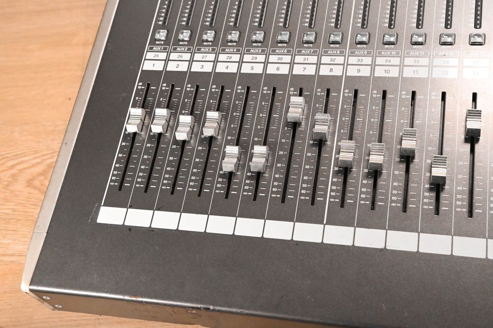 Roland M-400 48-Channel Live Digital Mixing Console CG01XHL