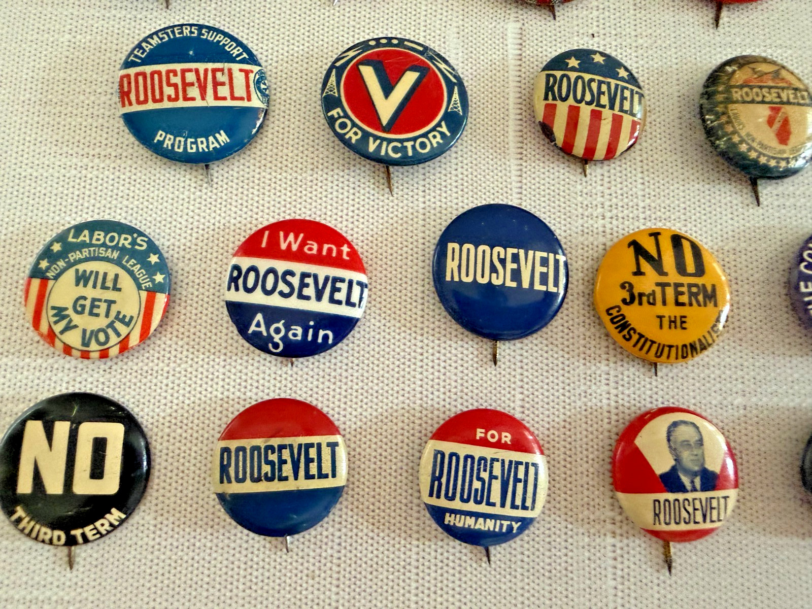 1940–44 Franklin D. Roosevelt Campaign Button Collection – Third Term 30 pins