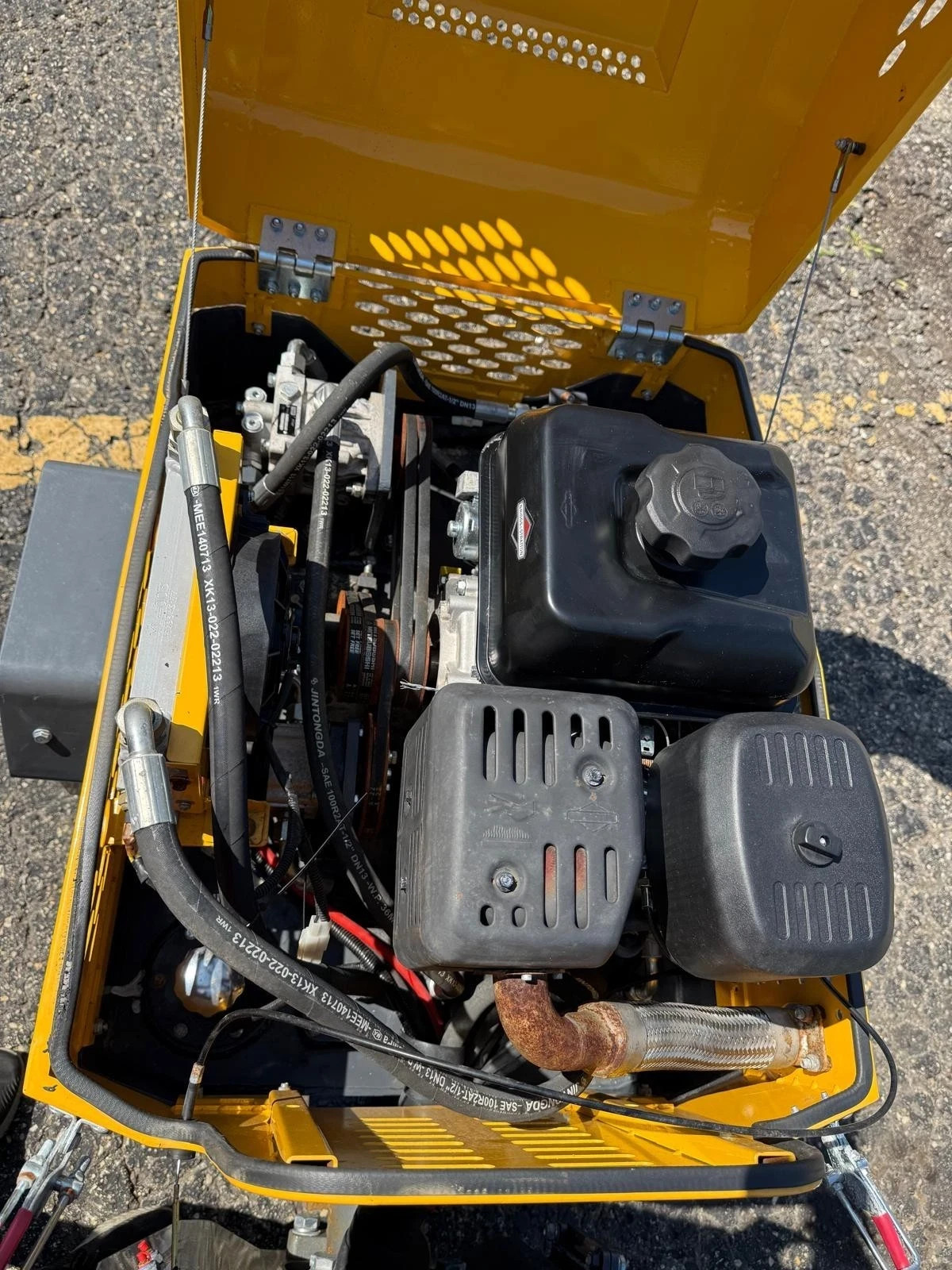 1 Ton Asphalt Roller BRIGGS & STRATTON ENGINE - EPA certified