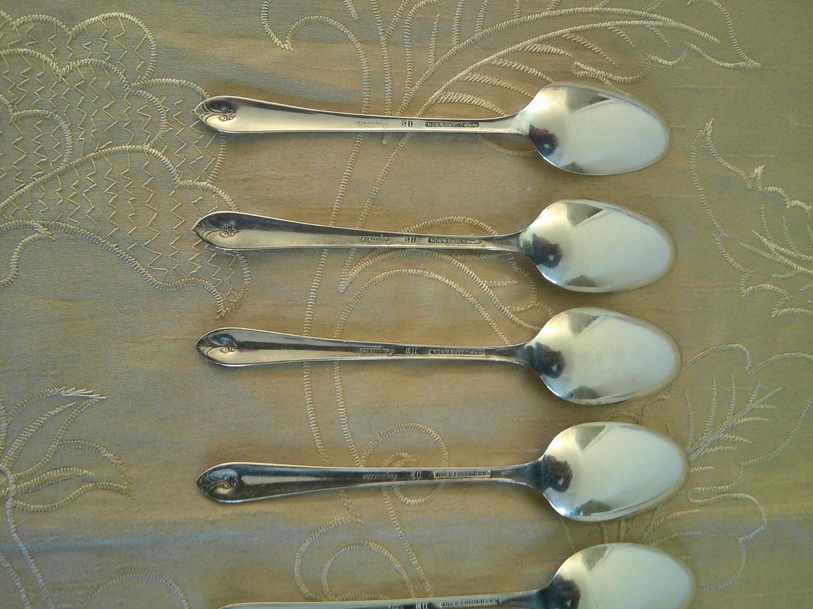 Exquisite Wm Rogers & Son Eight Five O'Clock Spoons IS Silverplate 1940