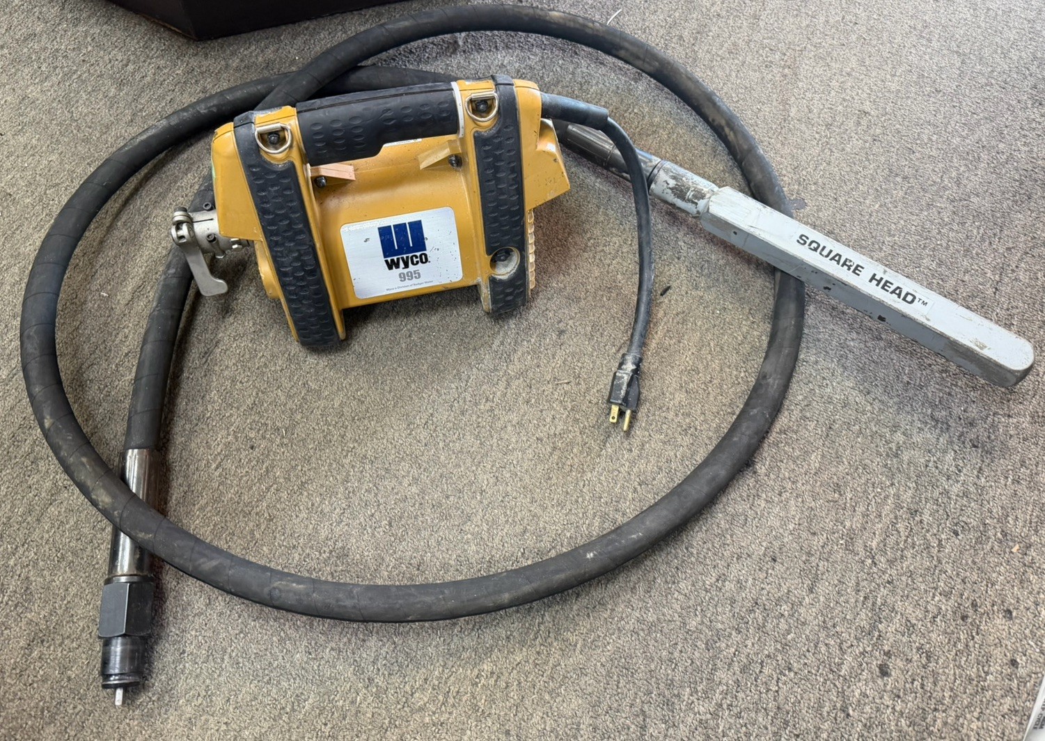 WYCO 995 (W995G1T-100-10) Electric Concrete Vibrator w/ 10 ft L Shaft (488H56)
