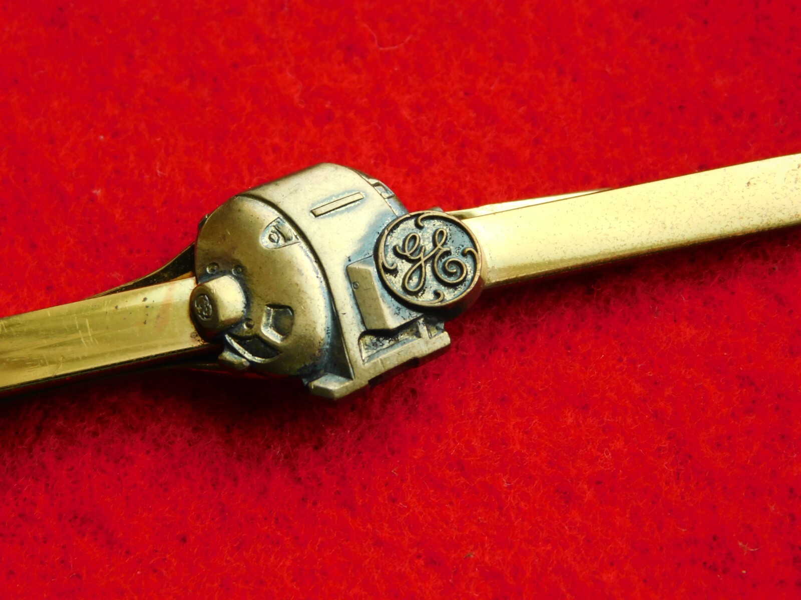 VINTAGE 2 3/4" LONG GE GENERAL ELECTRIC METAL TIE CLASP