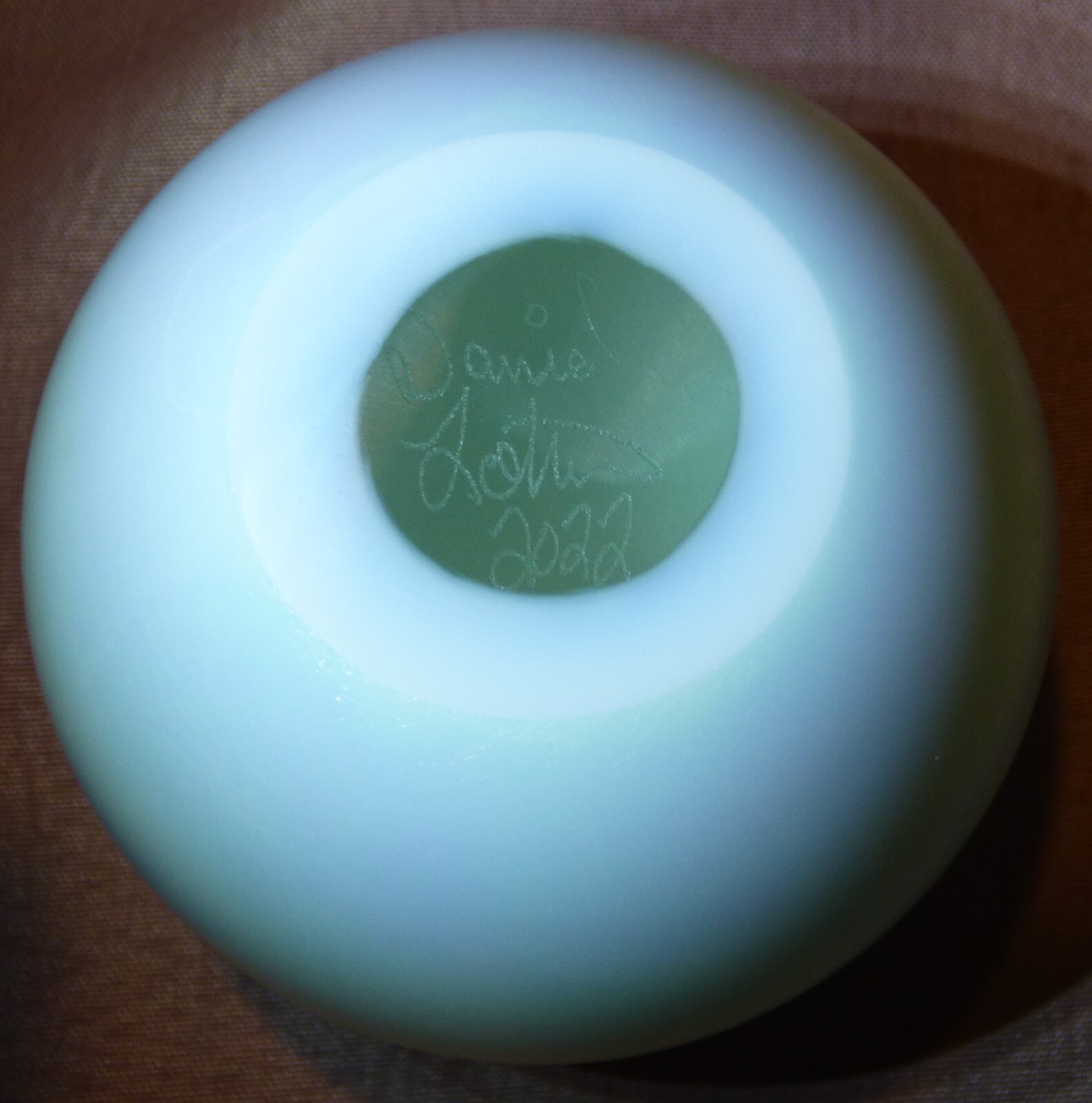 Daniel Lotton Art Glass Clamshell with Pearl, Clam