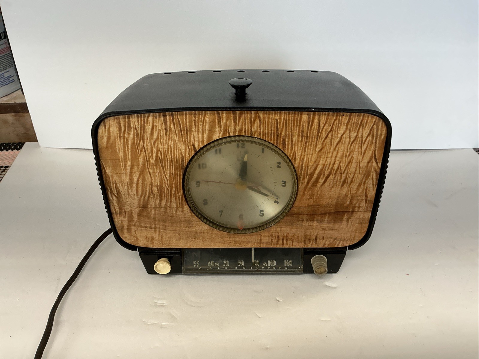 Vintage RCA Victor 5C581 "Debonair" Clock Radio (1954) Antique Works!