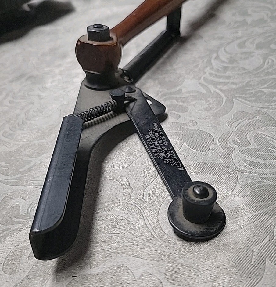 Remington Arms Co. Clay Pegion Target Skeet Thrower Collectible Vtg Shooting