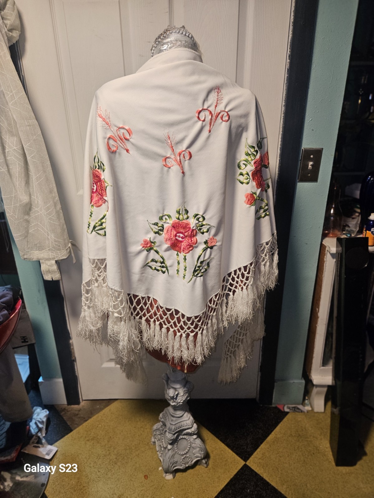 Vintage Artesania Manton De Manila Bordado Embroidered Spanish Shawl