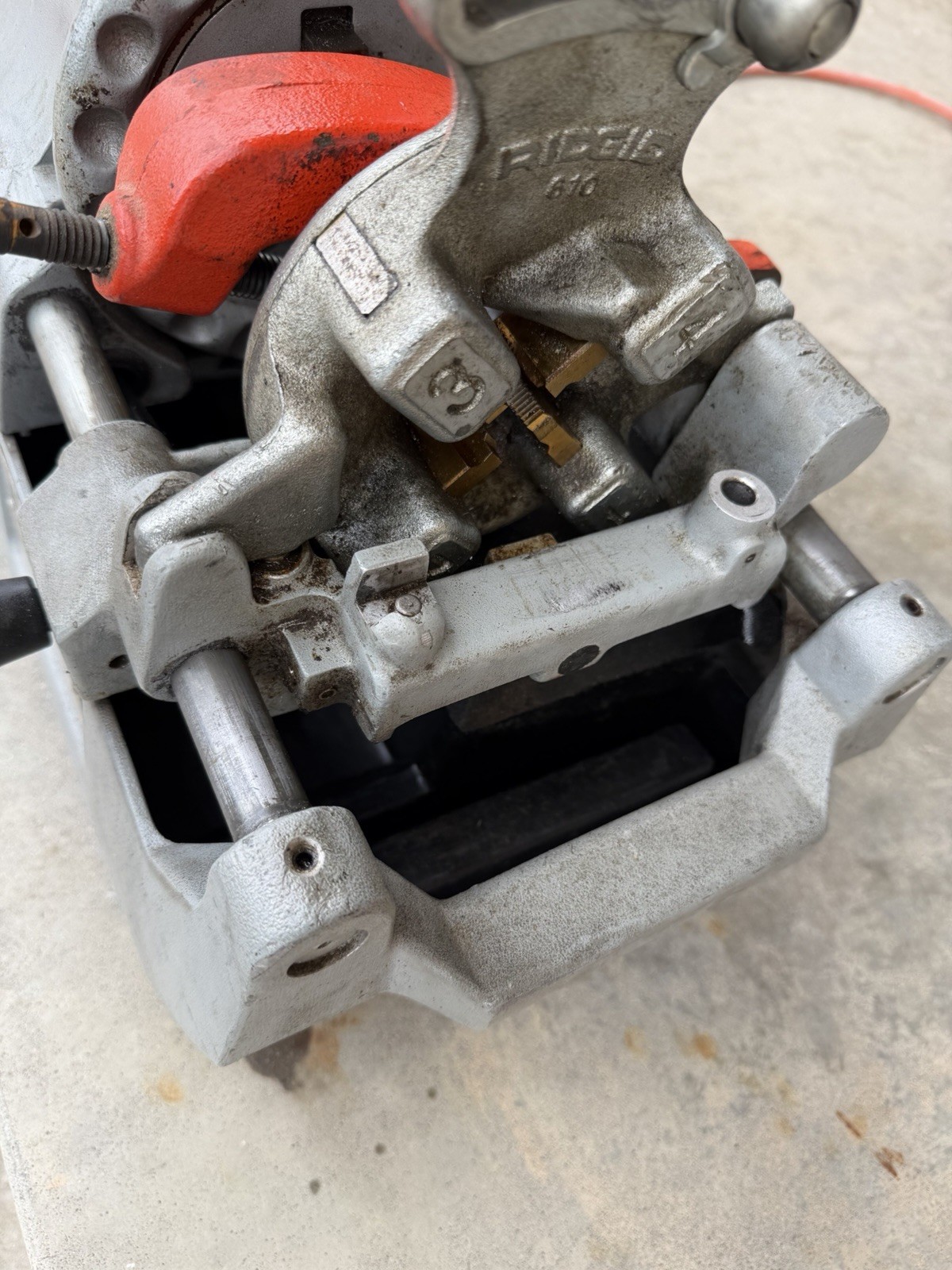 RIDGID 1210 PIPE THREADING MACHINE 110V WITH POWER CORD PEDAL ETC WORKS (READ)