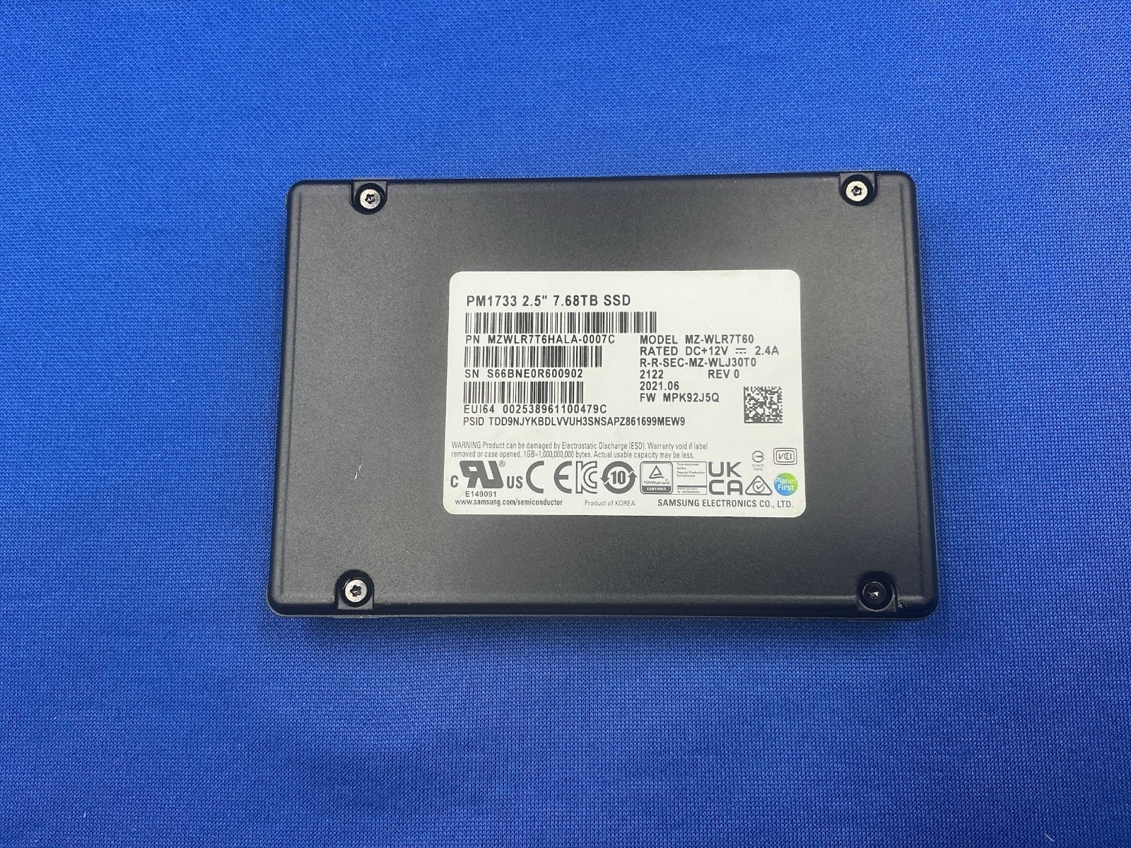 MZ-WLR7T60 Samsung PM1733 7.68TB PCIE4.0 NVME 2.5" U.2 SSD MZWLR7T6HALA