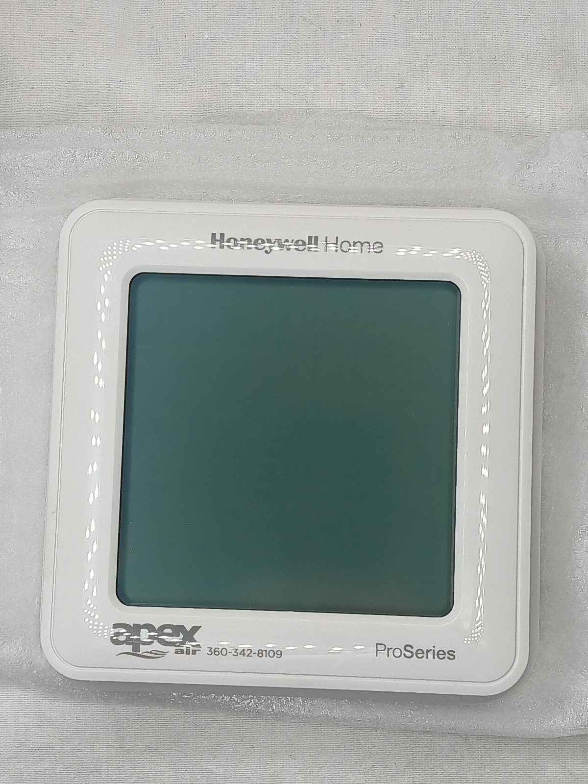 Honeywell *CONTRACTOR BRANDED SEE PICS* TH6220WF2006 T6 PRO Smart Thermostat