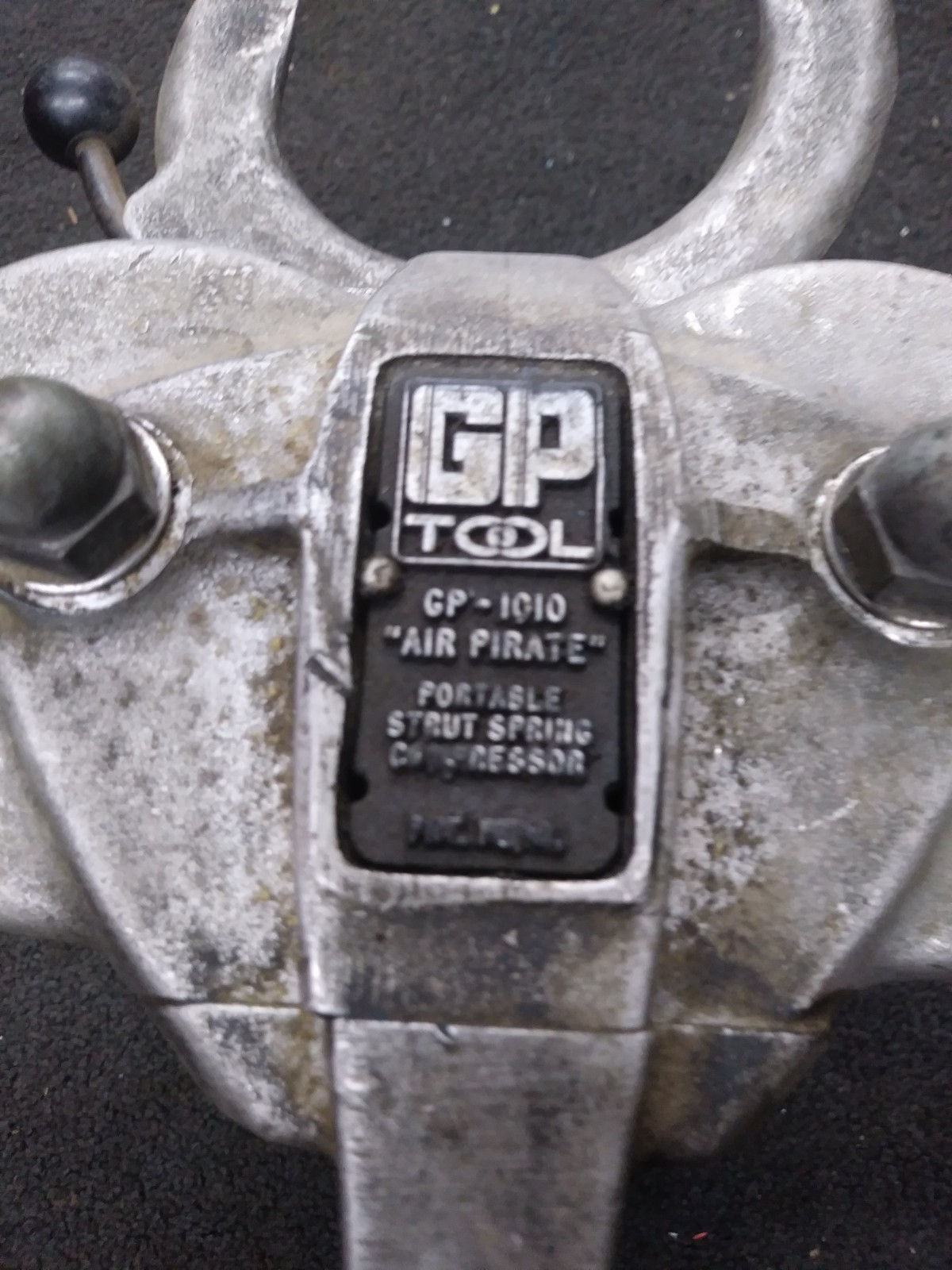 "Air Pirate" GP Tool GP1010 pneumatic McPherson powered Strut Spring Compressor