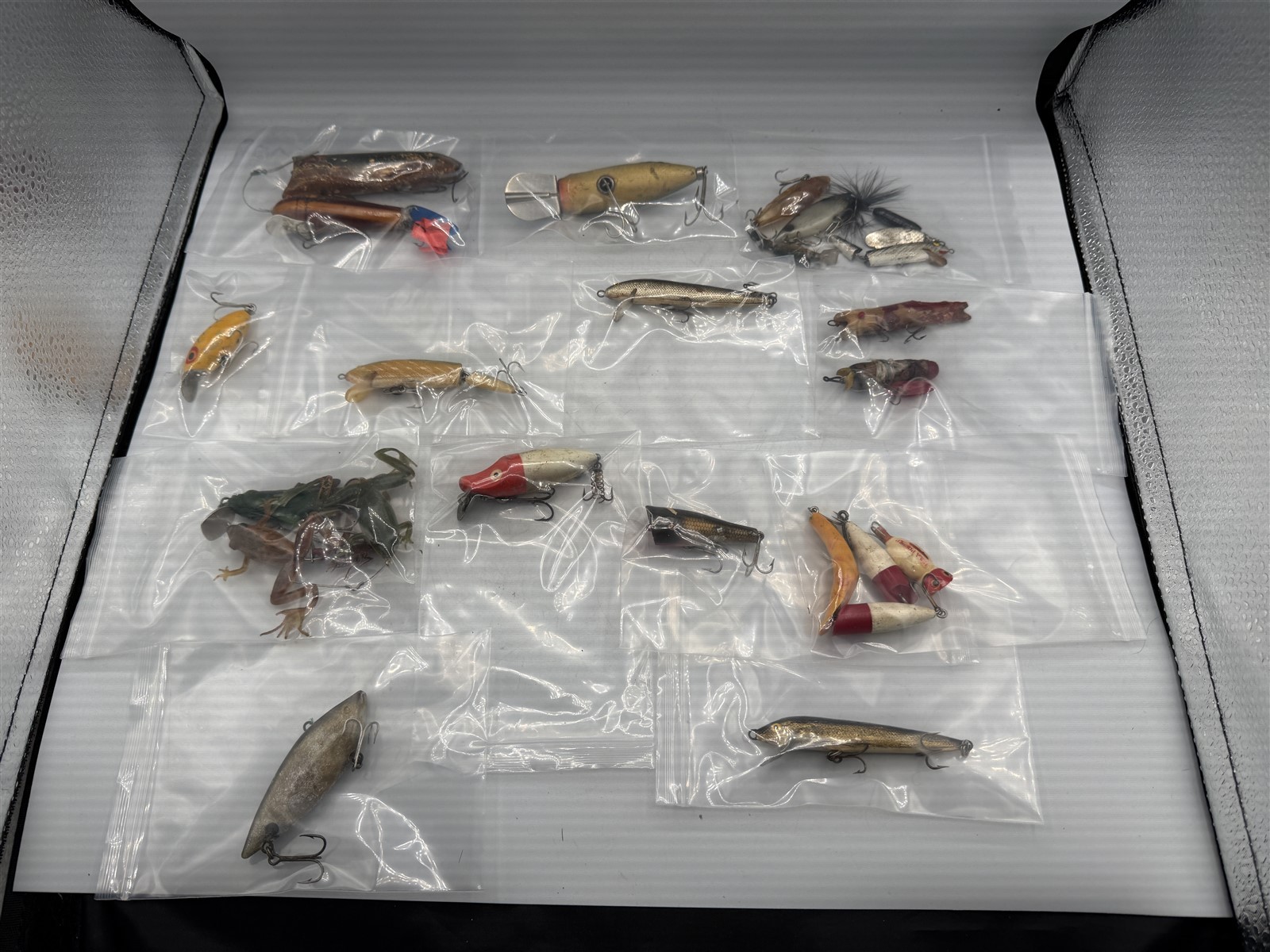 VINTAGE WOOD & PLASTIC FISHING LURE LOT OF 23