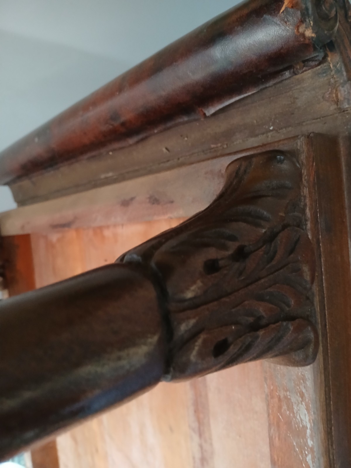 Vintage Townsend Grand Rapids French Provincial Leather Top