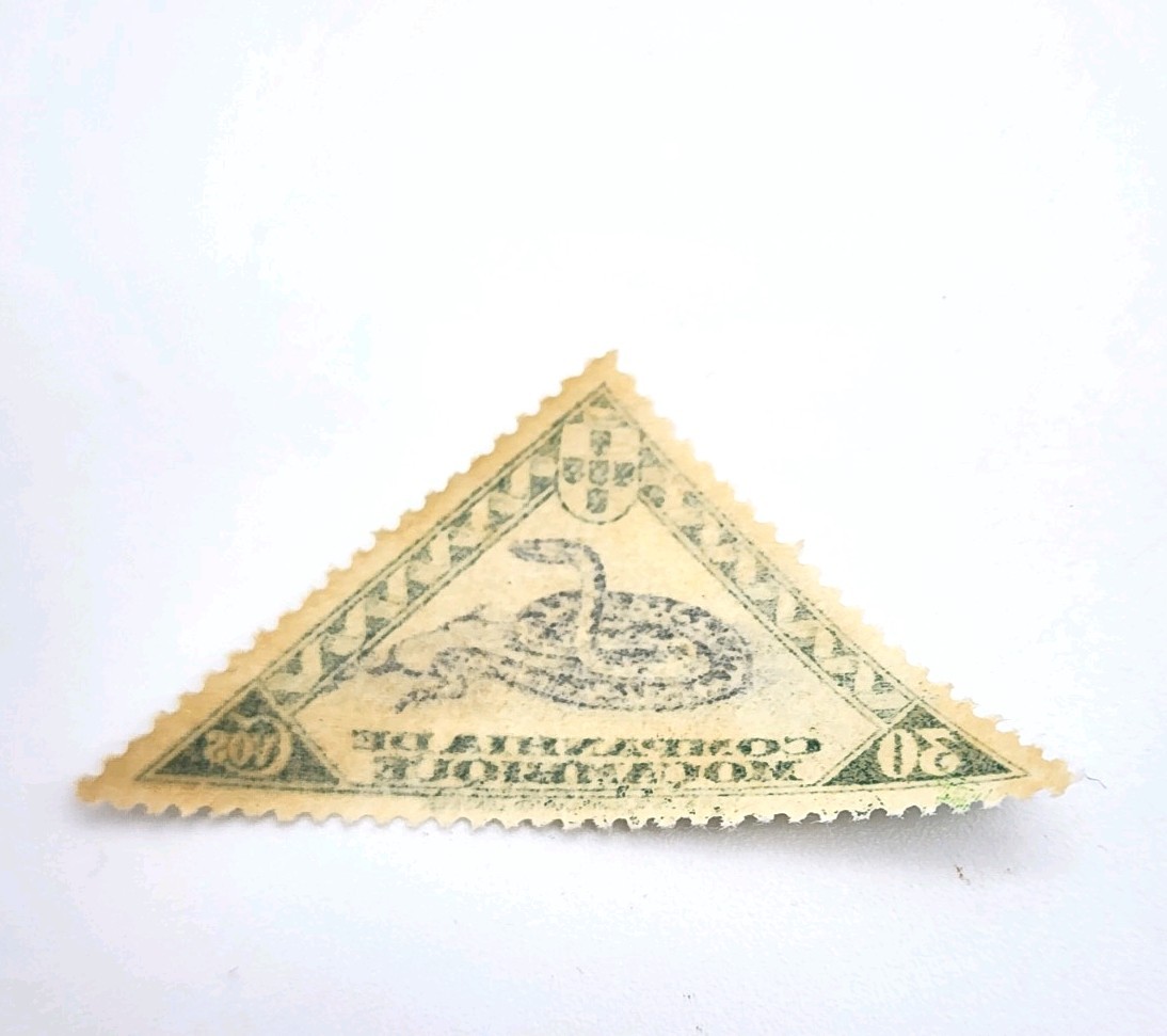 (4) Mozambique Triangle Postage Stamps- Mint - 30 - 40 - 45 - 50 MNH - Centavos