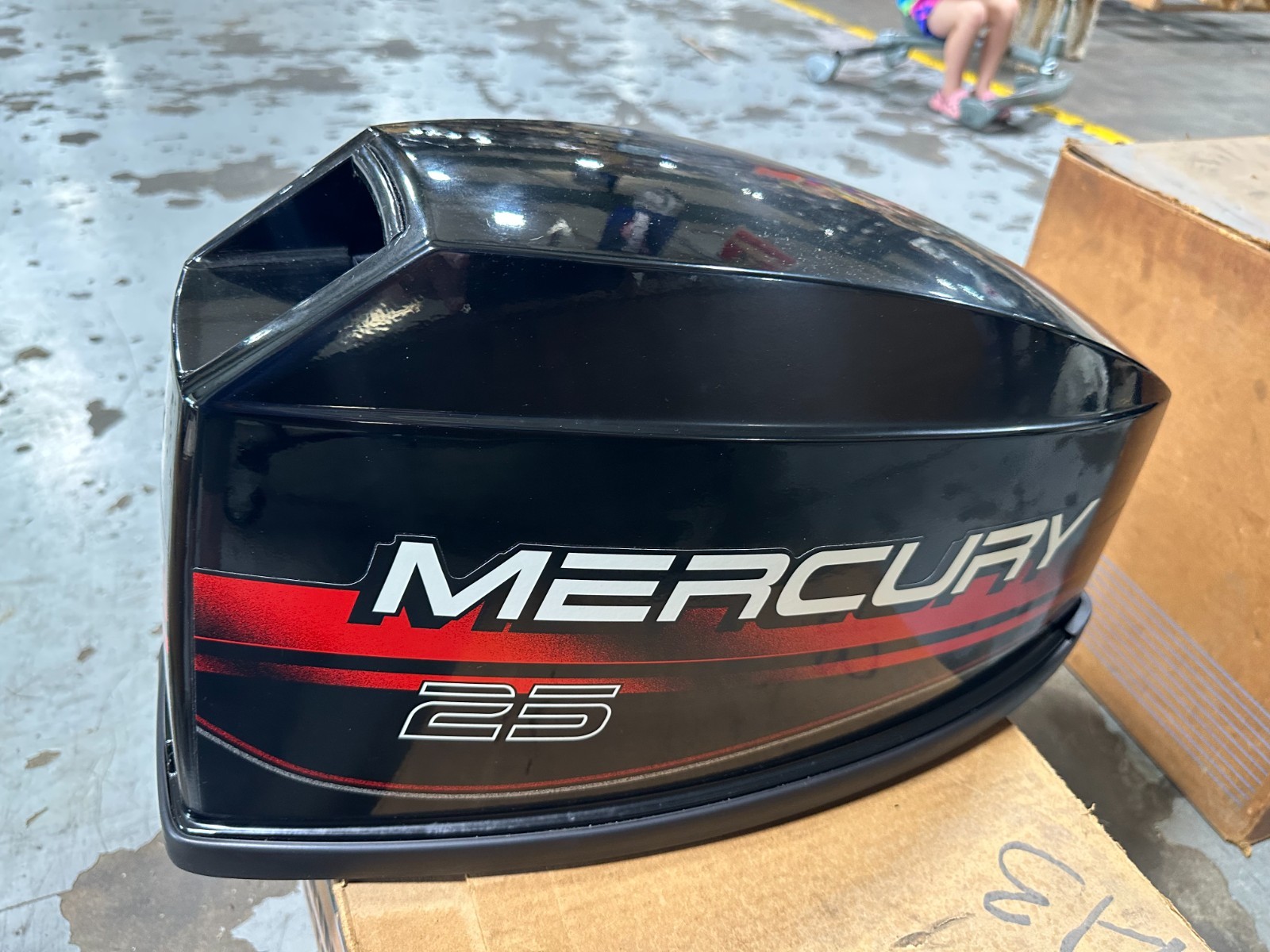 New OEM Mercury 25 Hp 2-Stroke Outboard Manual & Electric Start Top Cowling