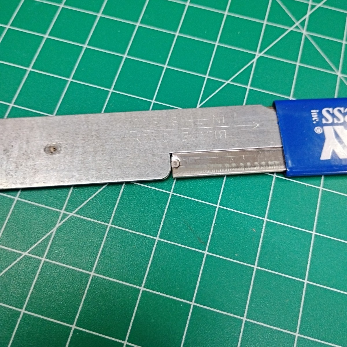 Vintage Lot of 3 Roadway Express Advertising Blue Retractable Box Opener Cutters