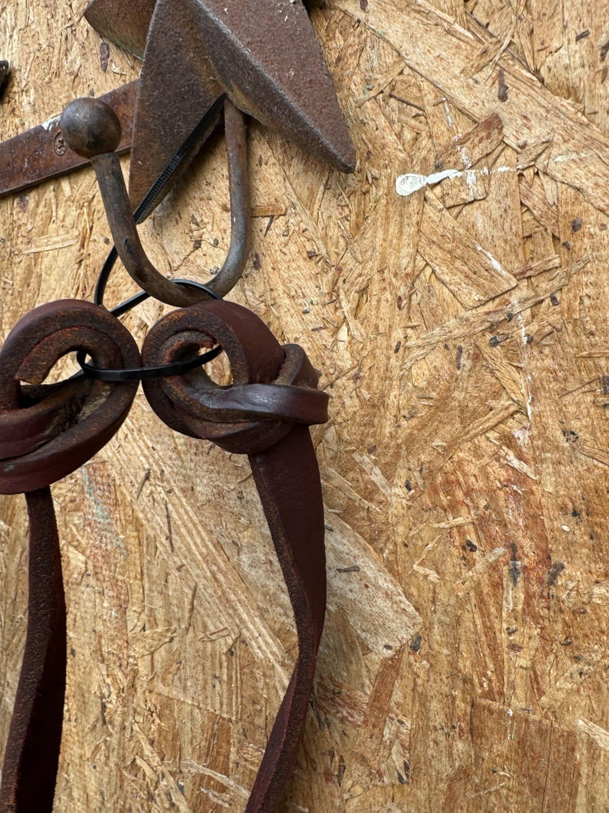 USED WESTERN LEATHER SPLIT REINS LOOP END