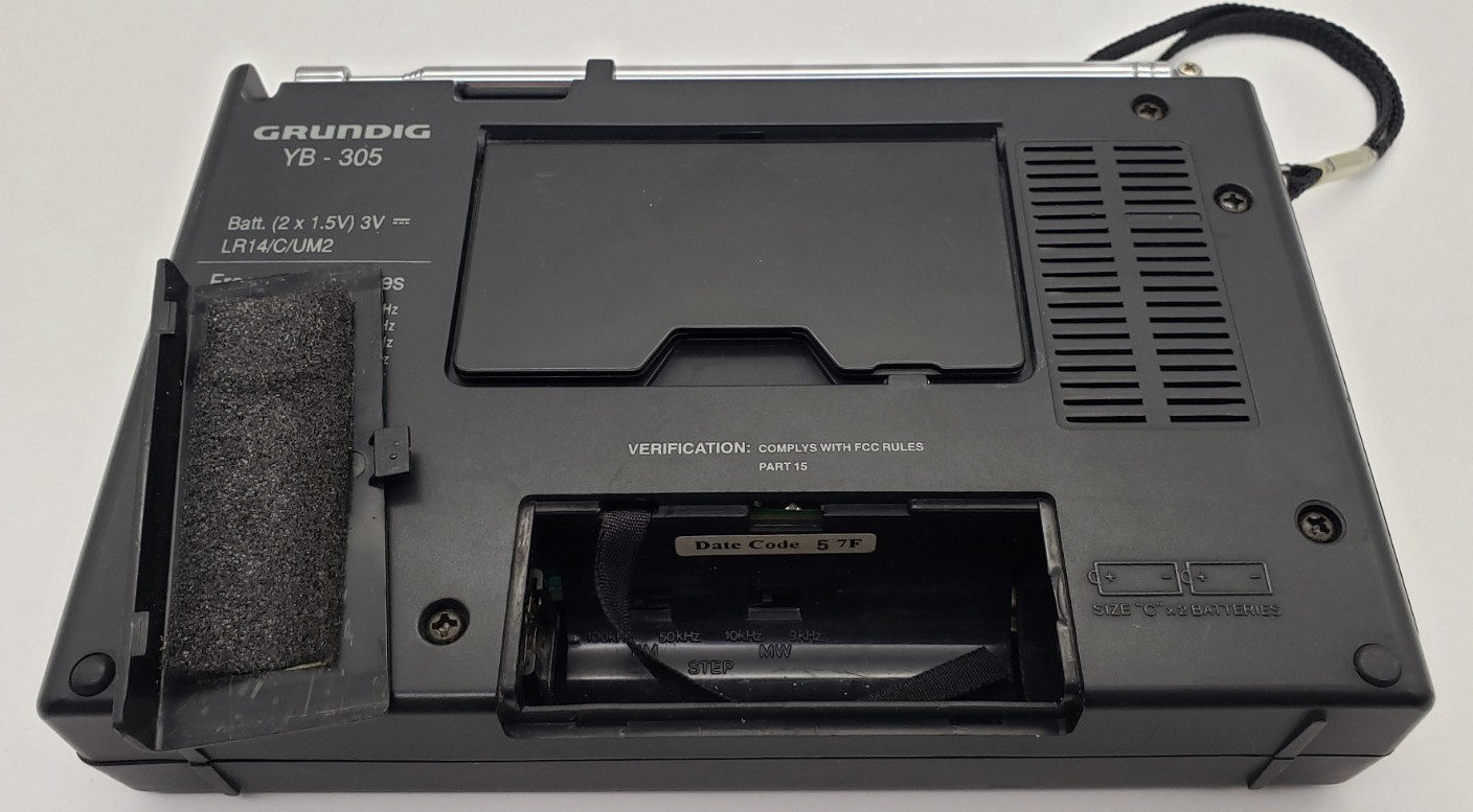 GRUNDIG YB305 YB 305 MW SW FM Stereo PLL Synthesized Receiver Radio