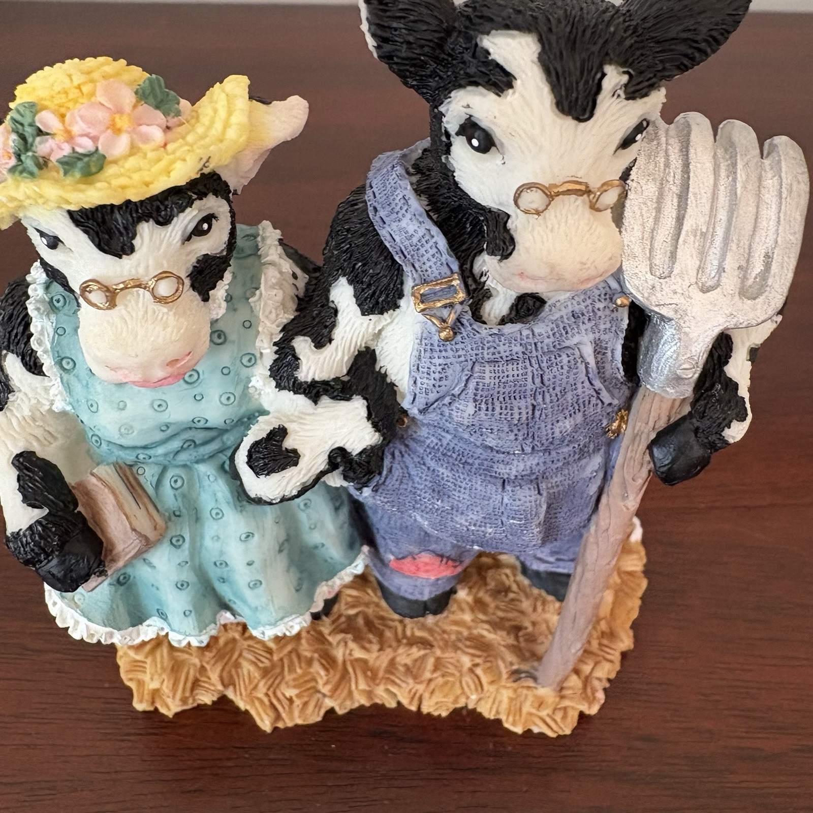 Ganz 1993 Ma & Pa Cattle Cows Figurine - Cowtown Collection - No Chips-