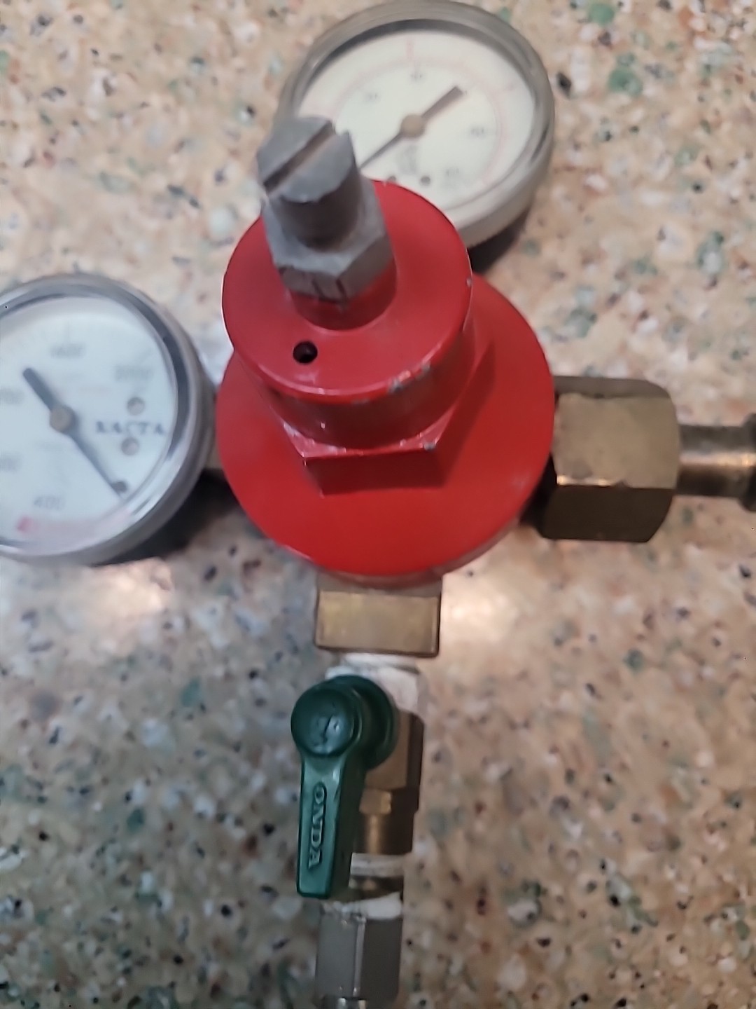 Micro Matic CO2 Regulator, Primary Xacta Double Gauge 2000psi 60psi