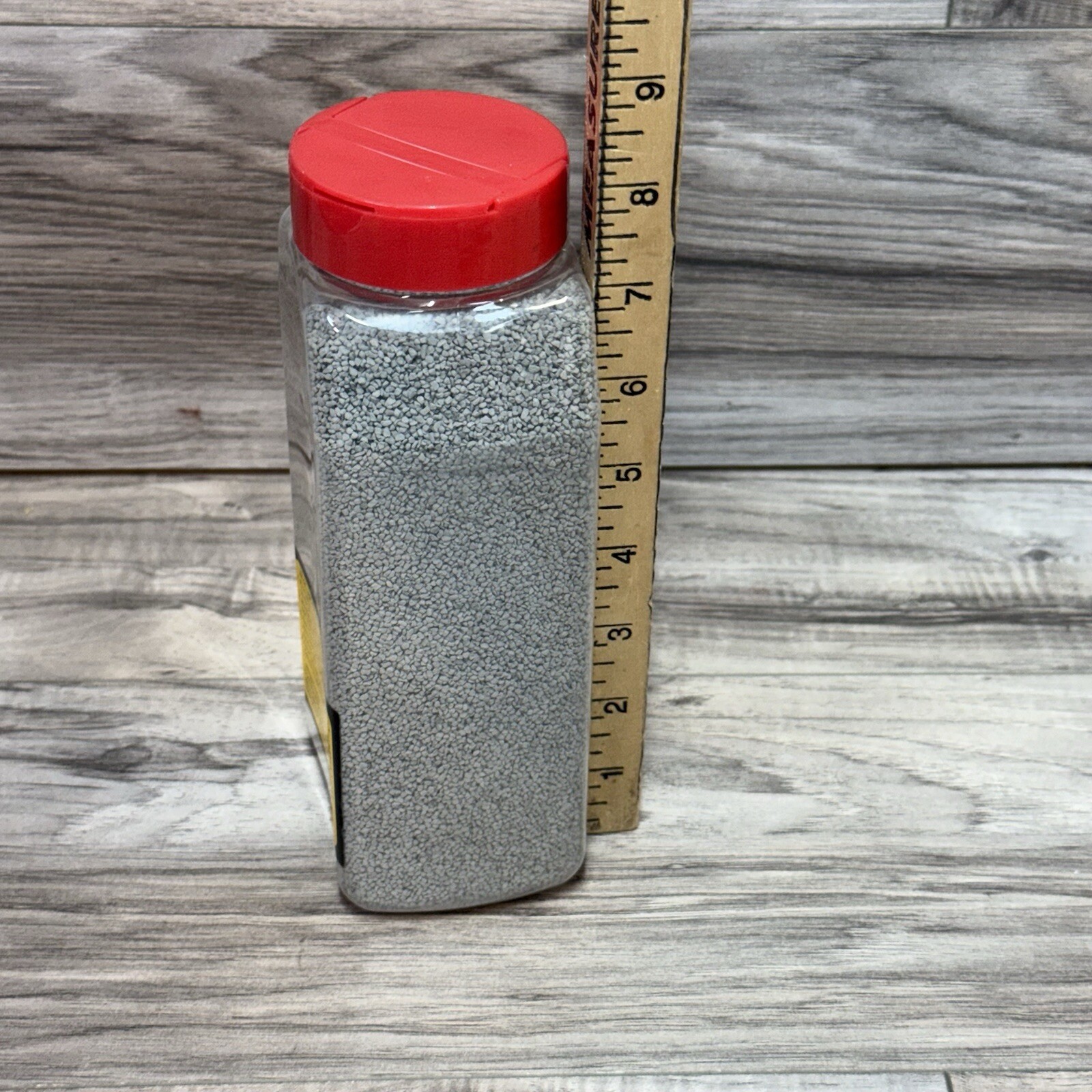 Gray Coarse Ballast Shaker Woodland Scenics B1389 57.7 cu in (945 cu cm)