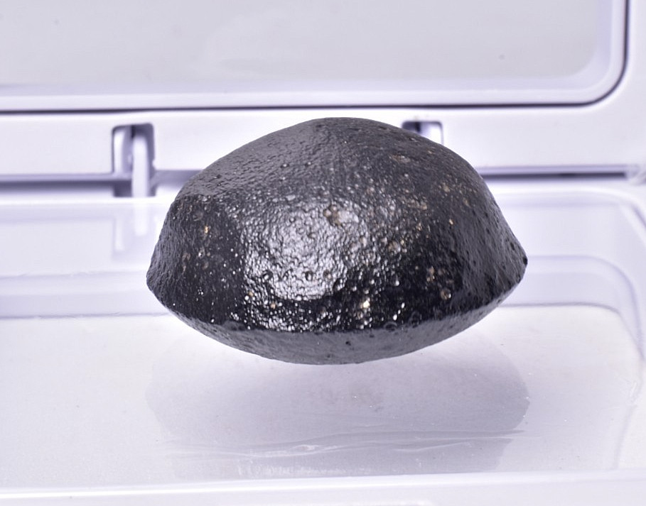 AUSTRALITE, METEORITE FROM SOUTH AUSTRALIA MT37