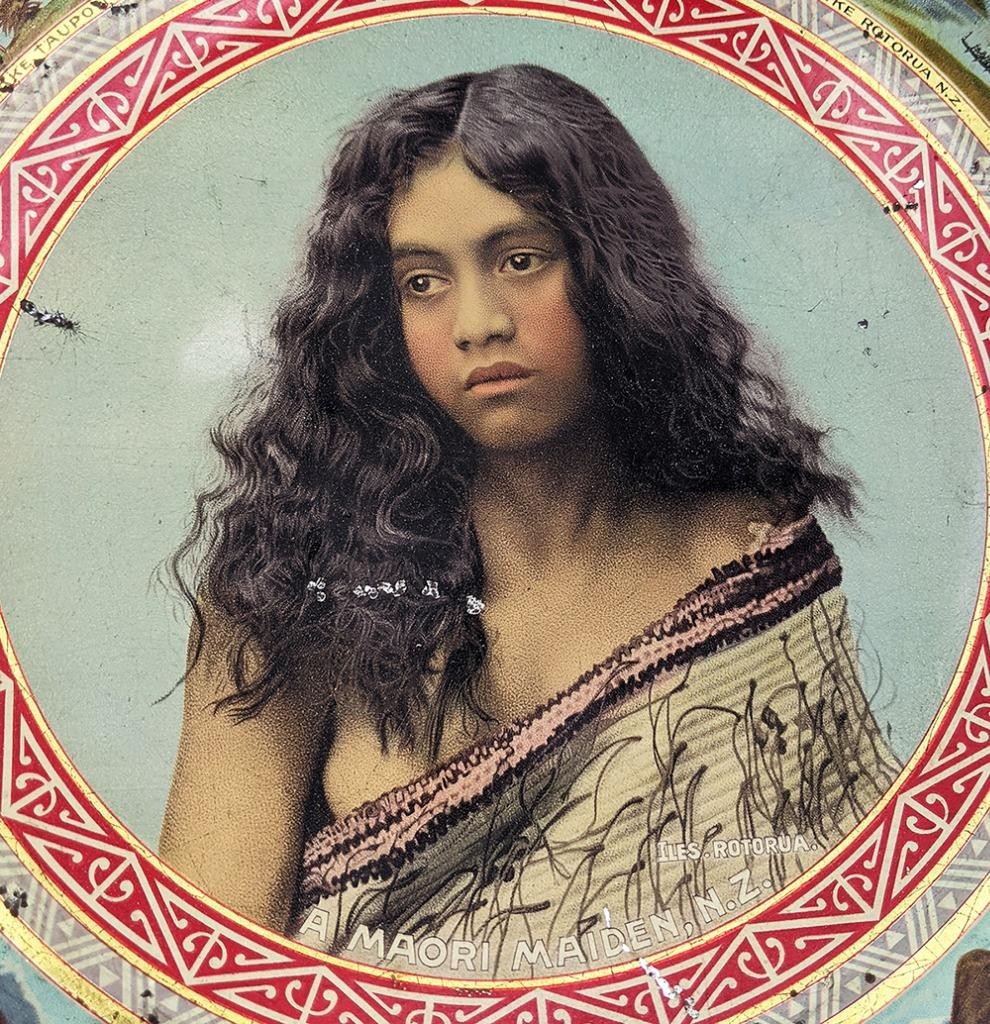 MAORI MAIDEN NEW ZEALAND ILES ROTORUA PHOTOGRAPHIC TOLEWARE DISH c1901-1905