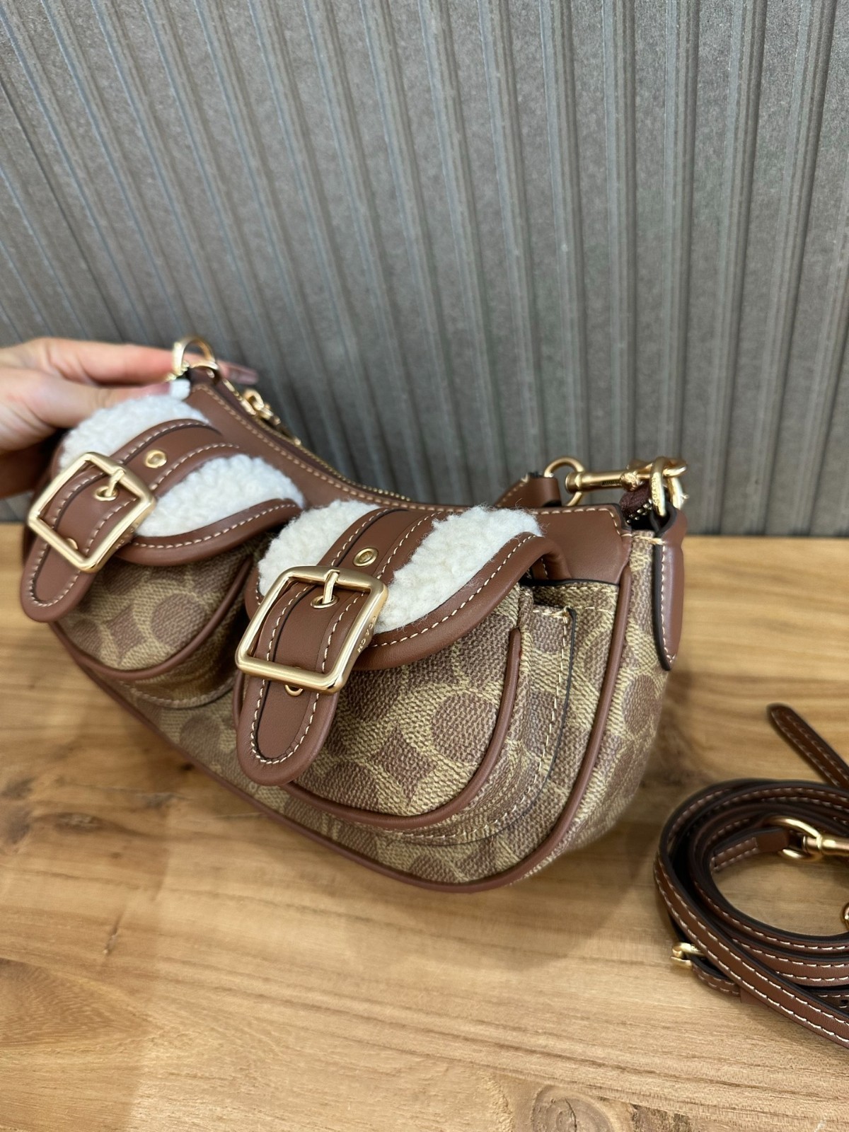 Ashton Baguette Bag In Signature Canvas Tan/Natural CY658 Outlet NEW