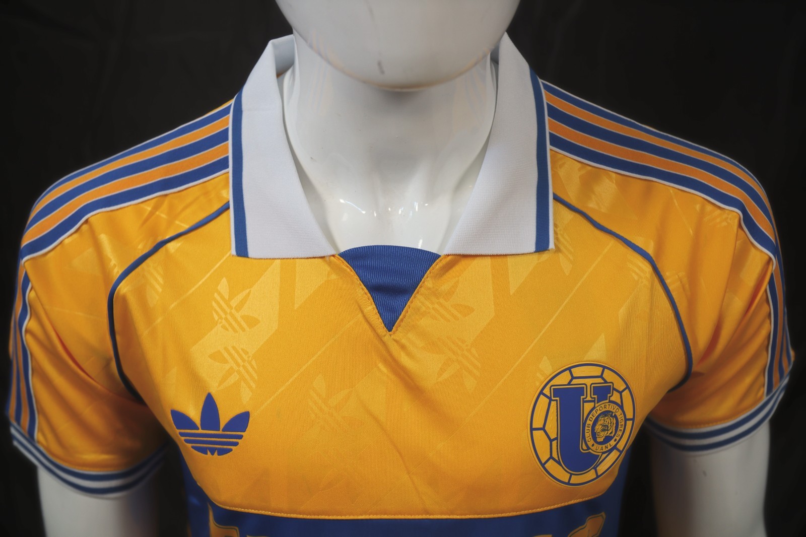 TIGRES UANL 65 ANIVERSARIO (Talla Reducida) slim fit (LEER DESCRICION)