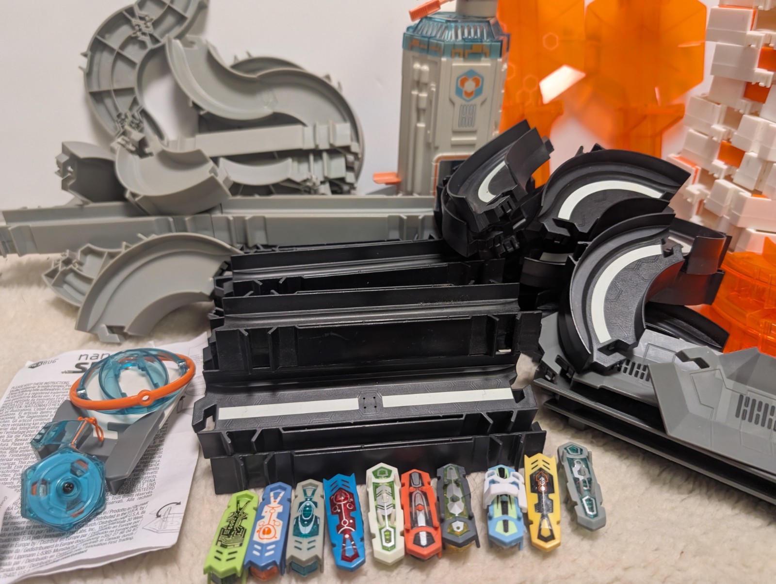 Lot Of HEXBUG Habitat Elevation Playset Zipline Tracks Accessories 10 Nano Bugs