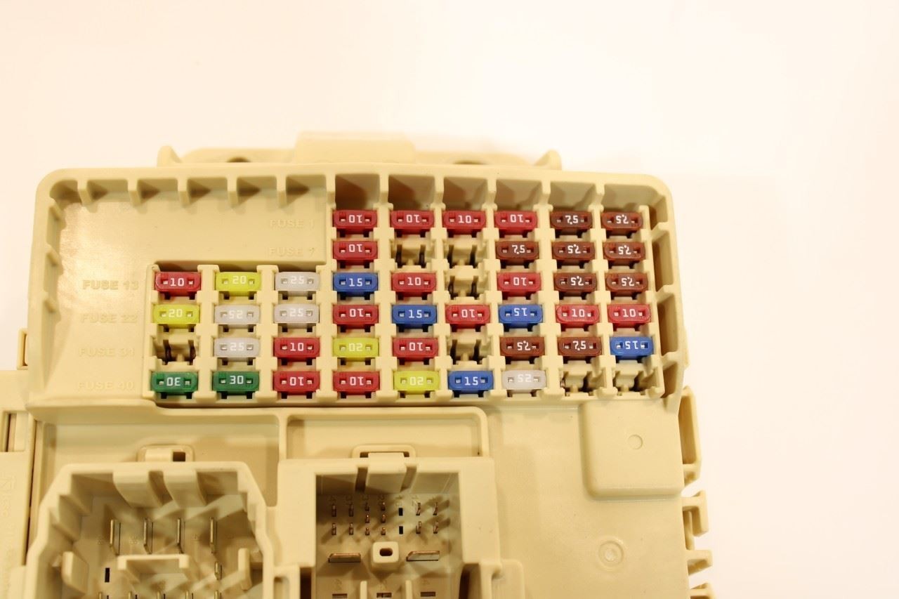 2021-2023 HYUNDAI ELANTRA CABIN FUSE RELAY JUNCTION BOX MODULE 91950-AA960 OEM