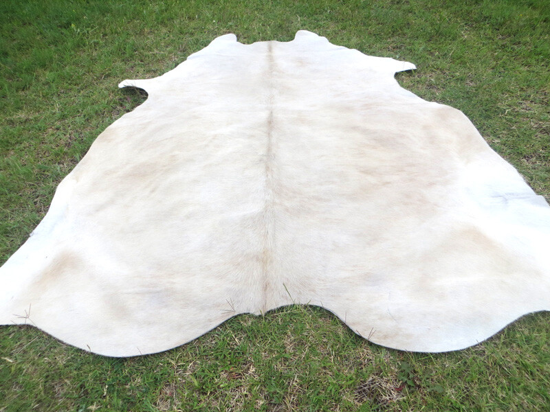 MAKE OFFER !! LARGE WHITE Cowhide Rug natural HAIR ON Cow Hide Skin light gray