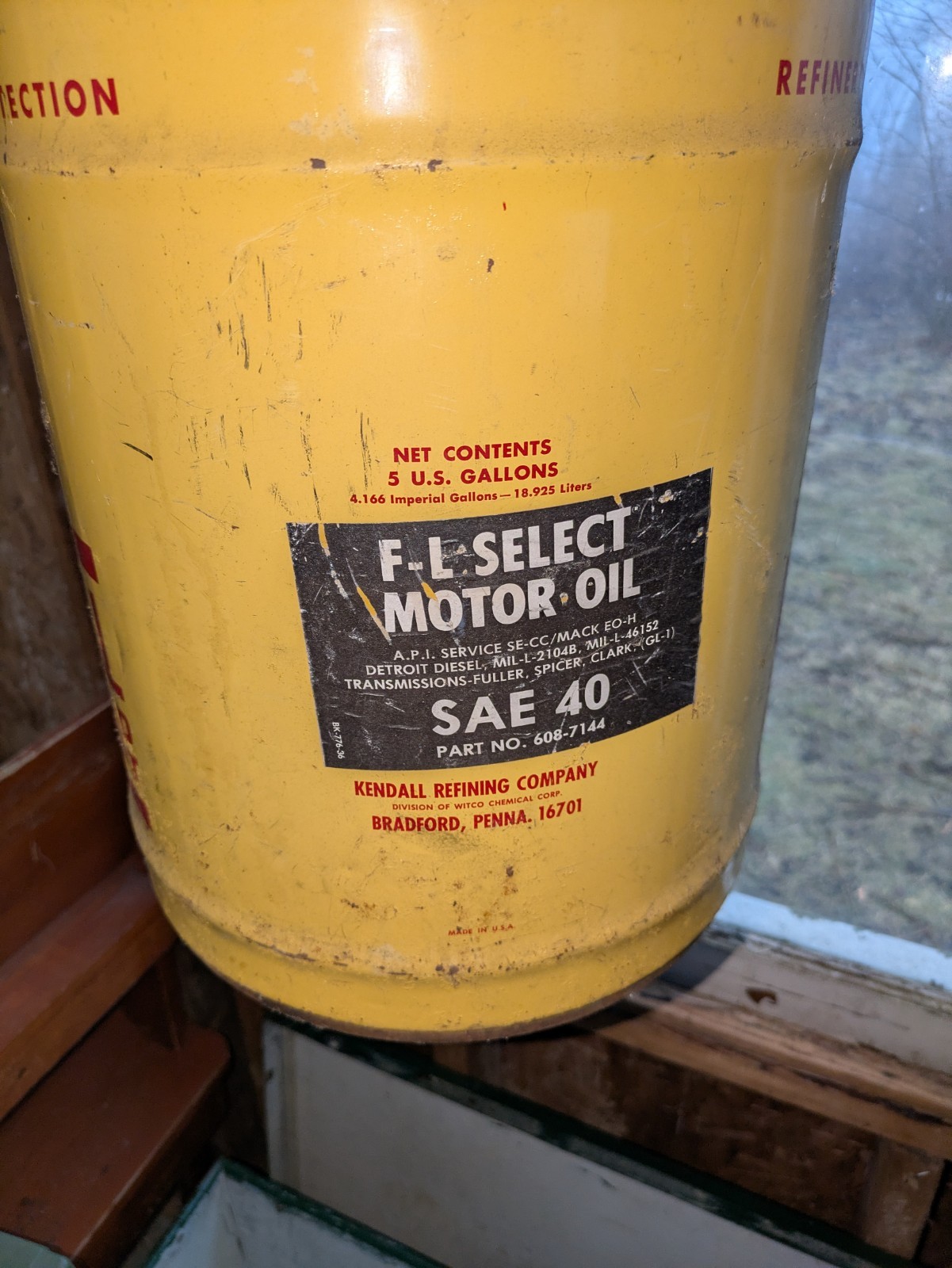 Kendall Motor Oil Vintage Collectible Gas Pump Station Metal Can