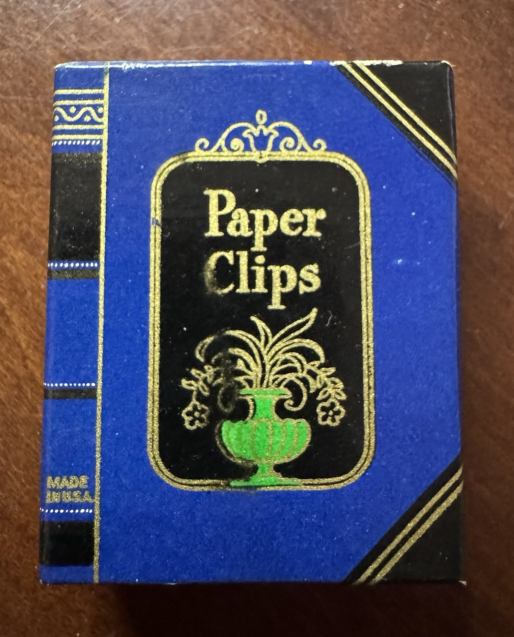 Vintage ~ Dennison's ~ Mini Book Paper Clip Box w/Paper Clips ~ 2 1/4" x 1 3/4"