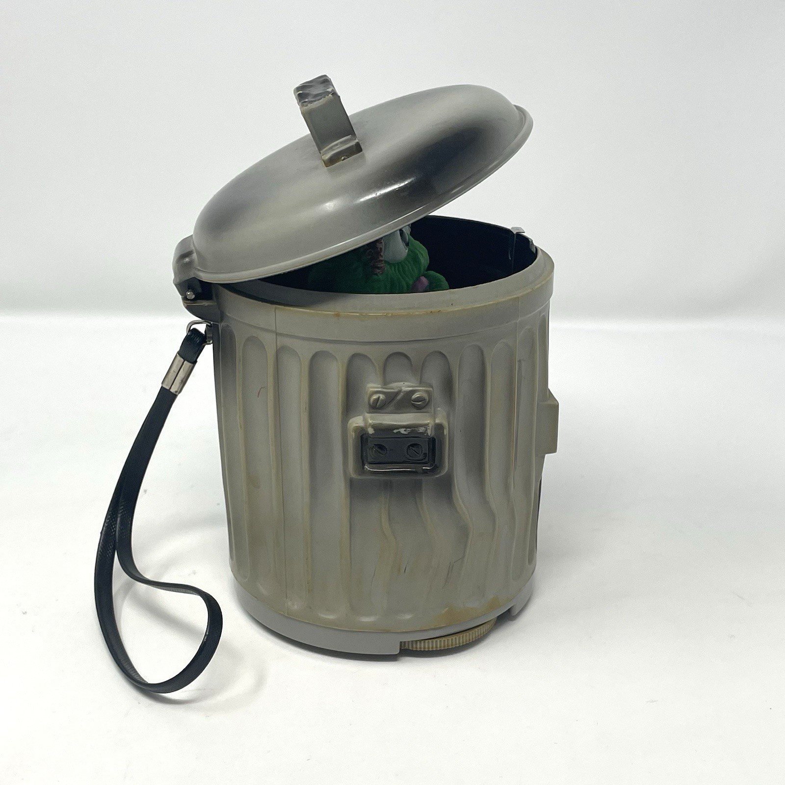 Vintage Sesame Street Oscar the Grouch Trash Can AM Transistor Radio 1970s w/Box