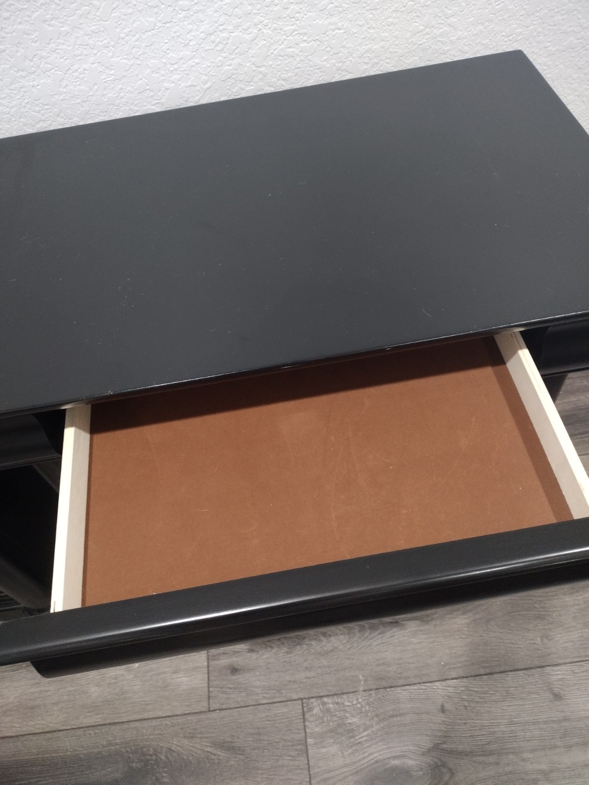 Set of 2 Nightstands from Rooms To Go