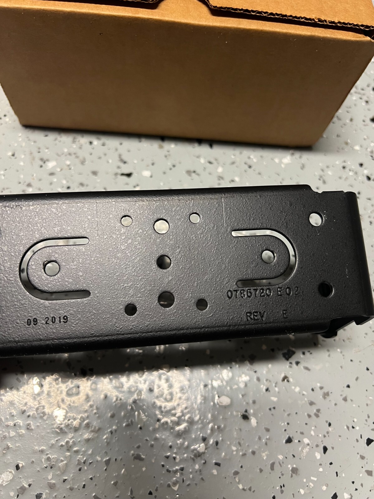 Motorola HLN6861D Mobile Radio Mounting Bracket XTL1500 XTL2500 XTL5000 APX NEW