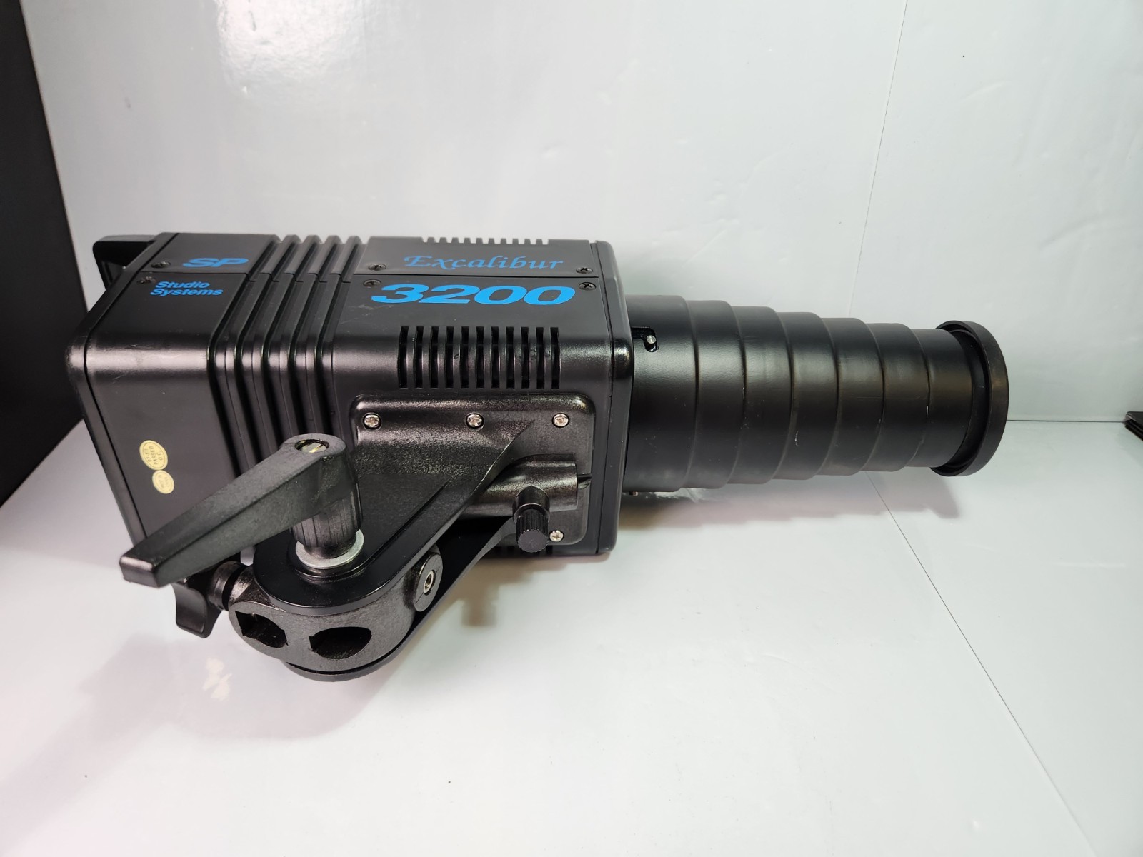 Sp Studio Systems Excalibur 3200 Light With Snoot