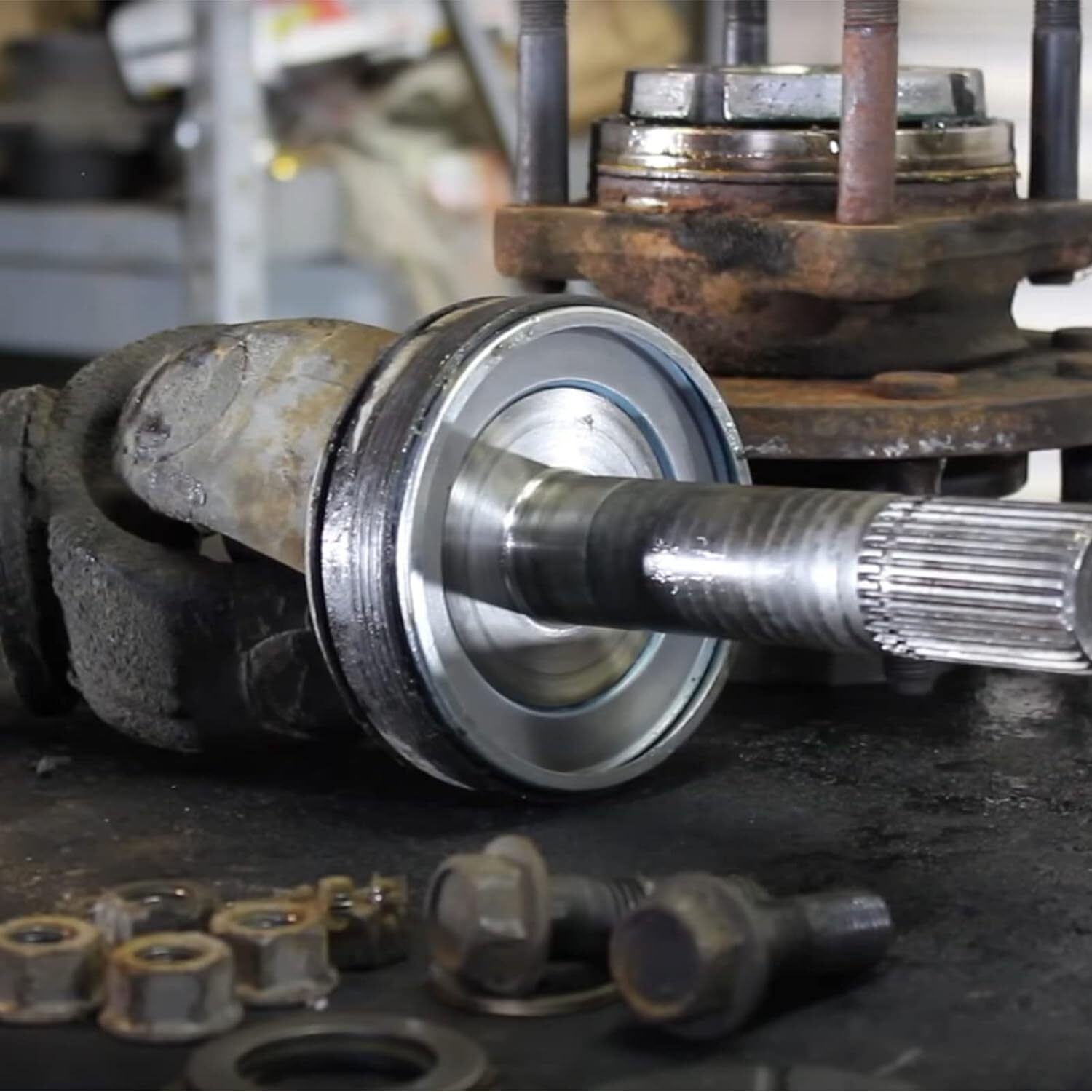 Front Axle Seal & Greaseable U Joint Kit for 05-14 Ford Ford F250/350 Super Duty