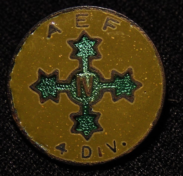 SCARCE WWI AEF US ARMY 4TH INFANTRY "IVY DIVISION" ENAMELED LAPEL PIN - WW1