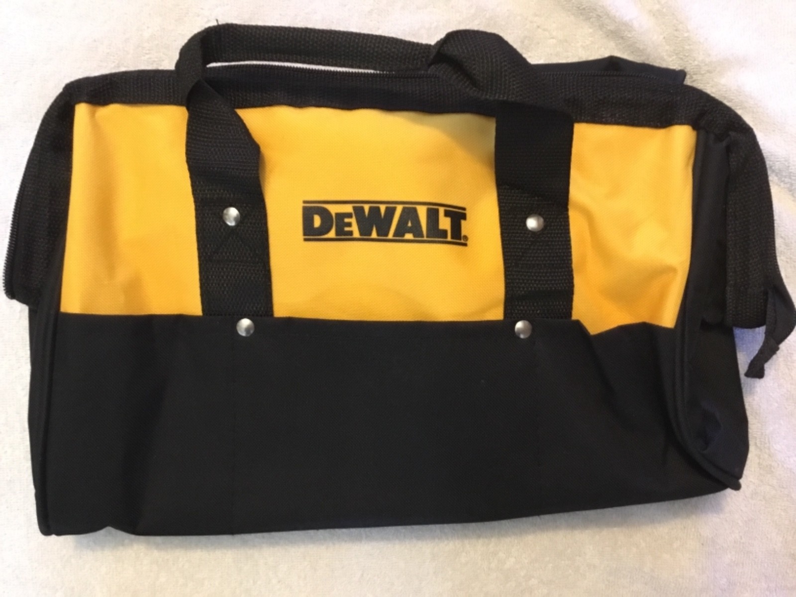 New Dewalt Heavy Duty Ballistic Nylon Tool Bag 15” w Runners & 3 outside Pockets