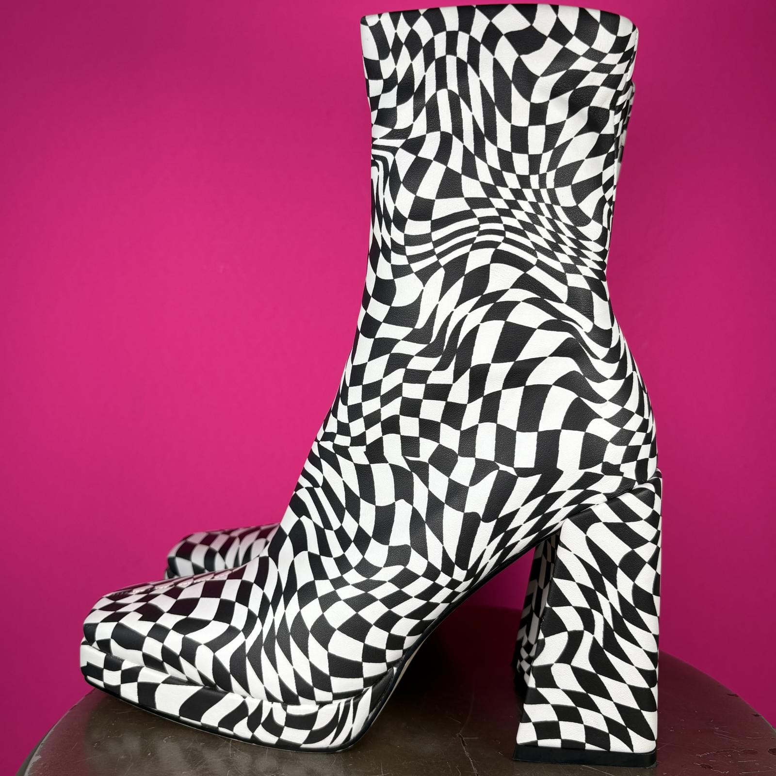 Nasty Gal Black White Wavy Checkered Platform Heeled Boot US 7