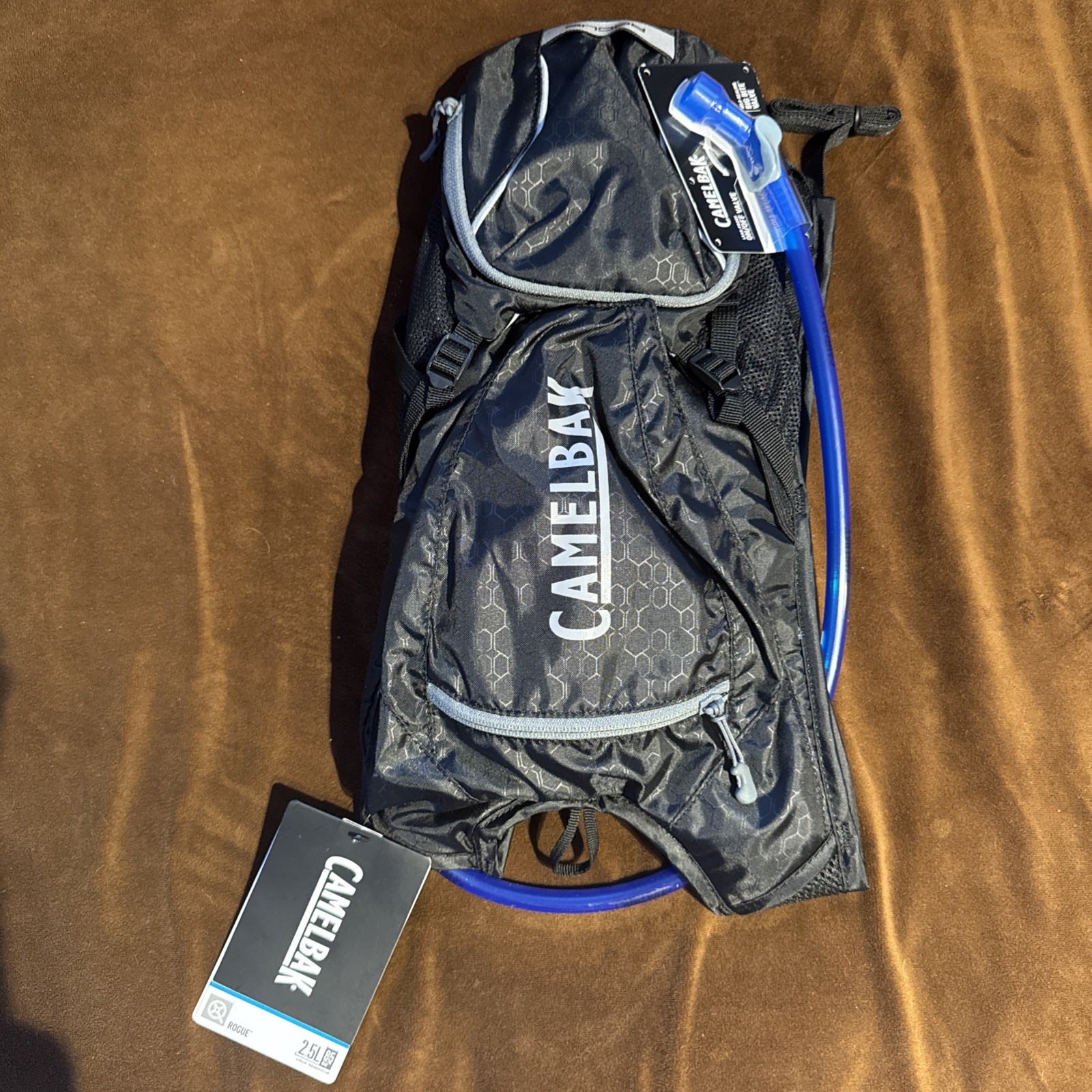 Black Camelbak ~ Rogue ~ 2.5L 85oz New Hydration Pack Big Bite Valve ~ NWT
