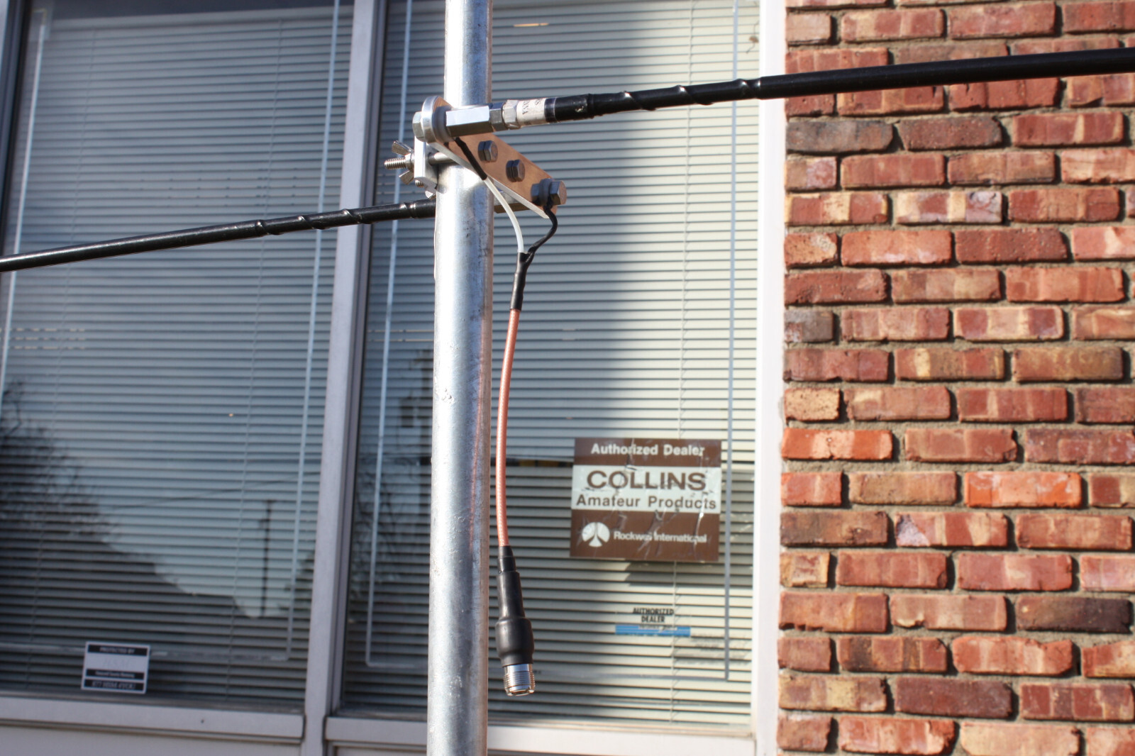 HF Hamstick Mini Dipole Mount for 2 hamstick antennas, for base or portable use