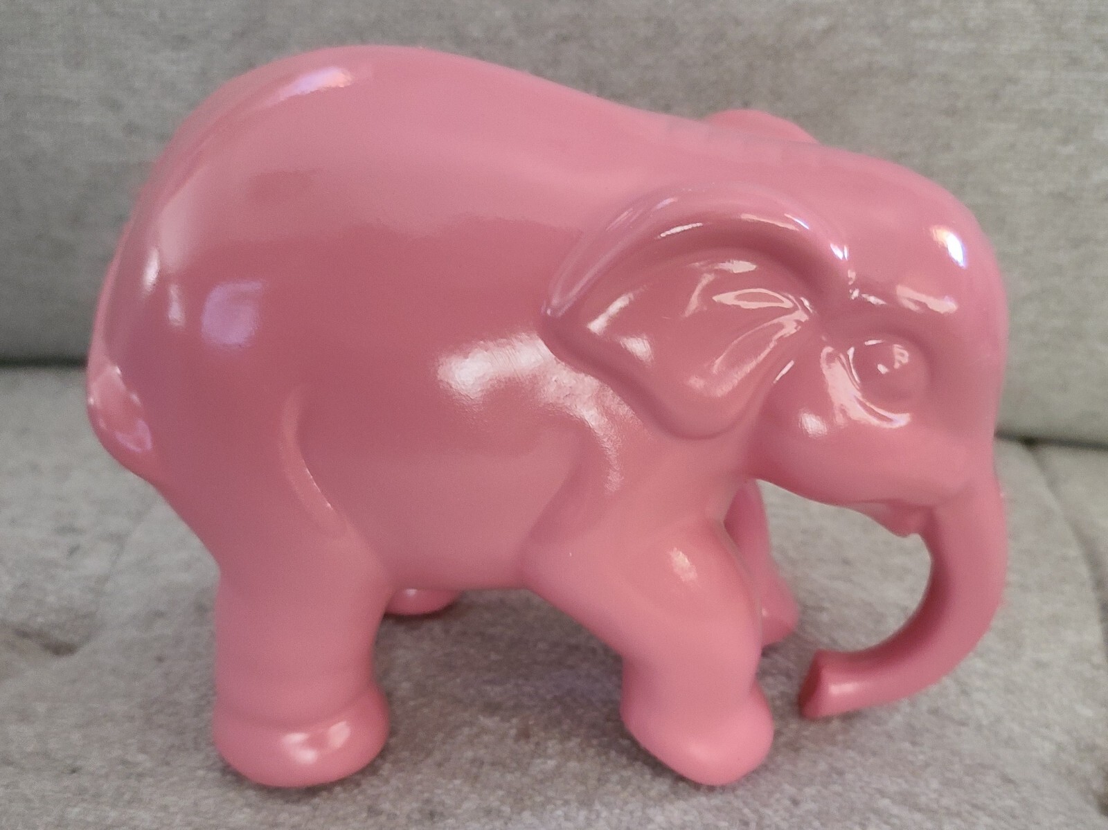 NEW Delirium Tremens Pink Ceramic Elephant 8"x6" Logo Belgian Beer Sculpture Bar