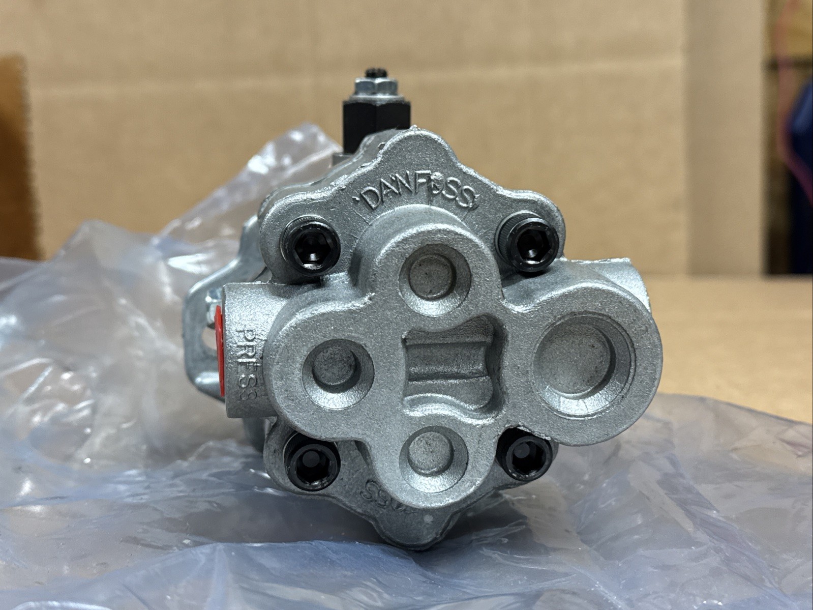 NEW DANFOSS 163V1082 Hydraulic Gear Pump WARRANTY FAST SAME DAY SHIPPING