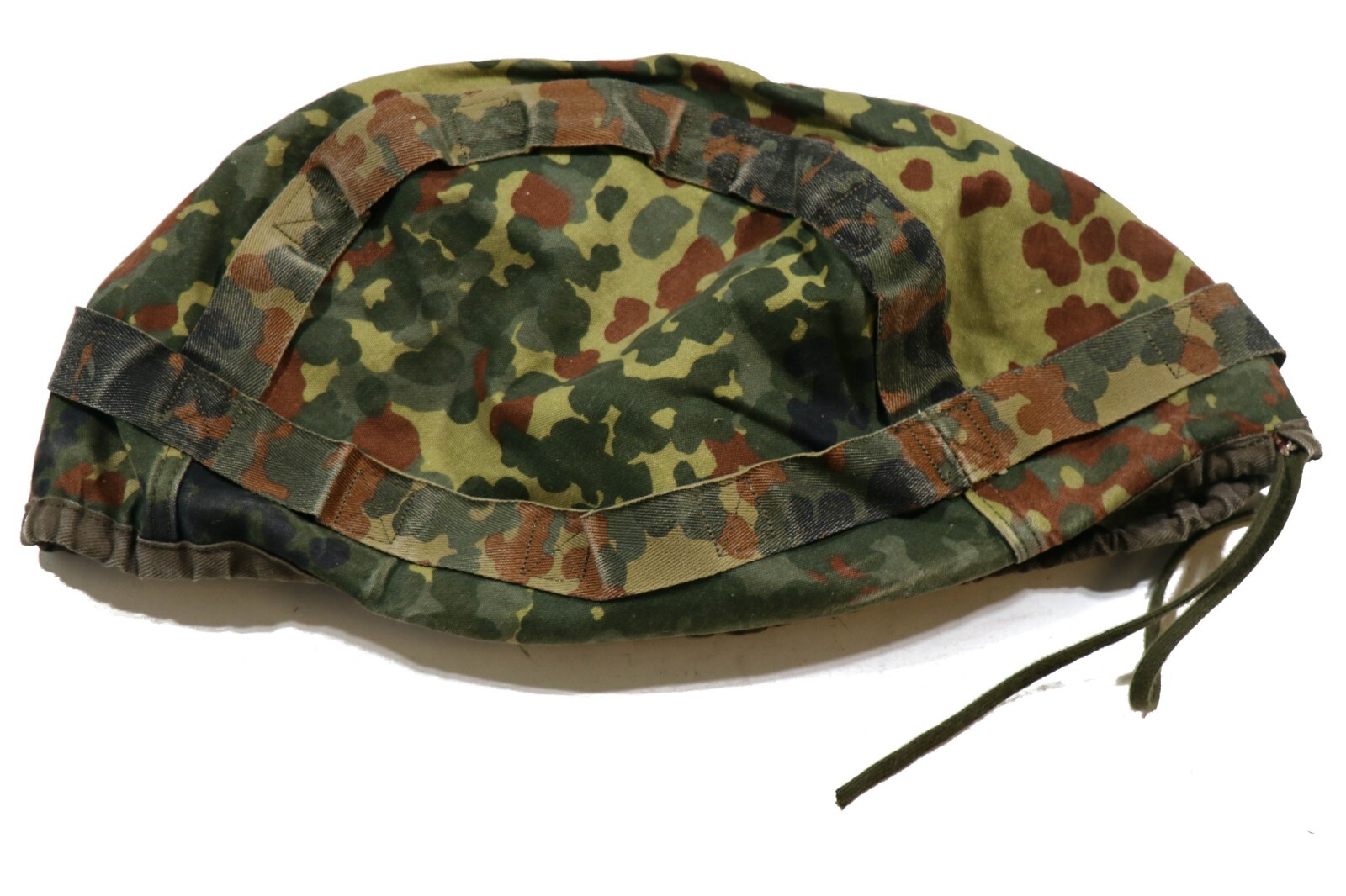 Medium (55-57) - Used German Bundeswehr Flecktarn Helmet Cover Snow Reversible