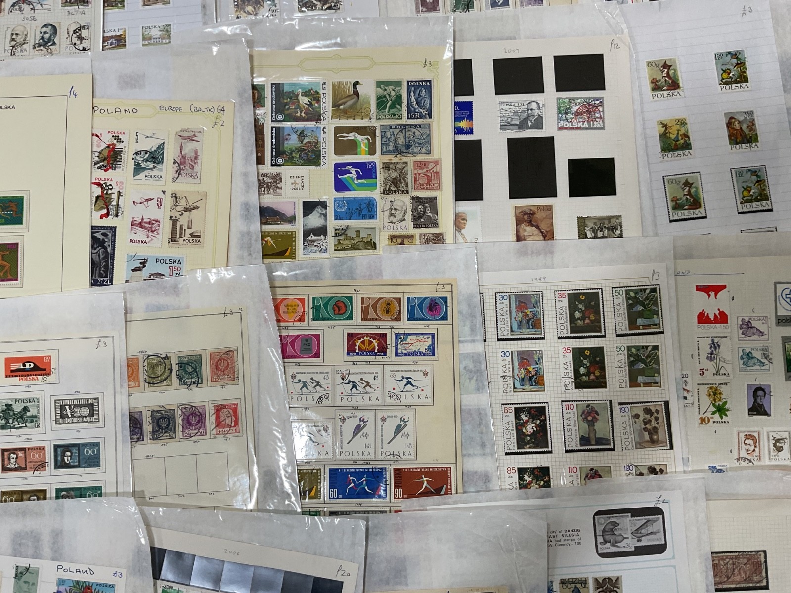 Poland stamps. Ex dealer leaves. Mint/Used. Vintage to modern. 1.8kg G101
