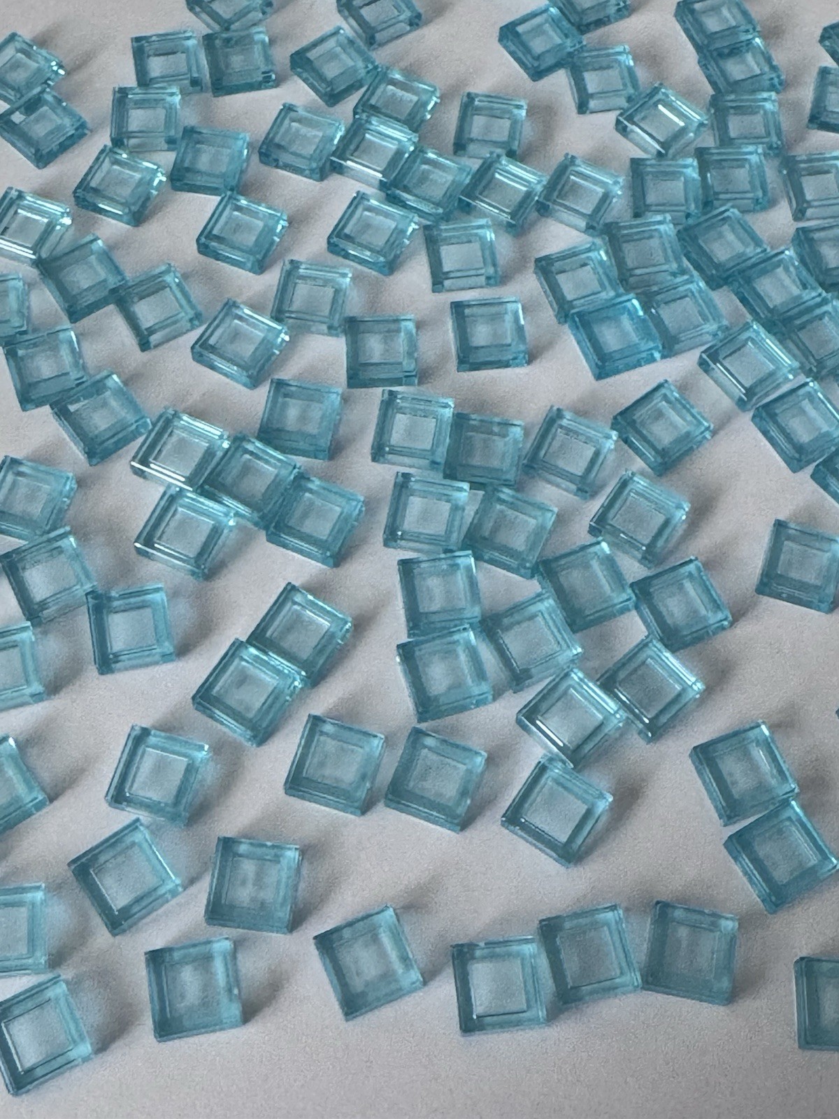 LOT OF 200 BRAND NEW LEGO PIECES BLUE CLEAR TRANSPARENT 1x1 FLAT WATER LAKE