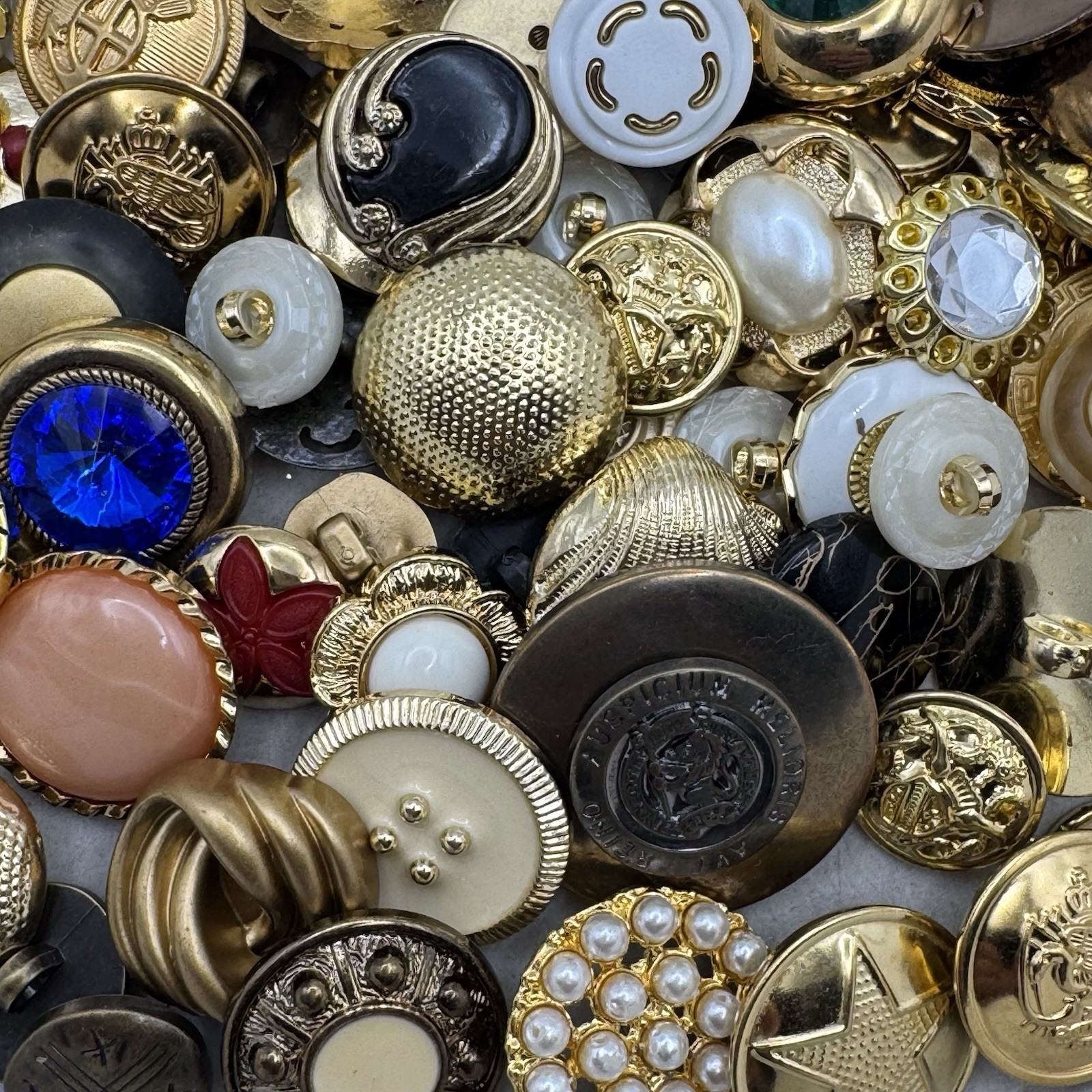 VIP Premium MIXED LOT All Kinds Of GOLD & ANTIQUE GOLD Buttons All Sizes