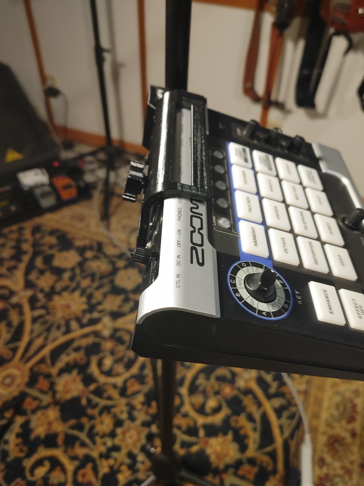 Zoom V3 Vocal Processor Microphone Stand Quick Mount